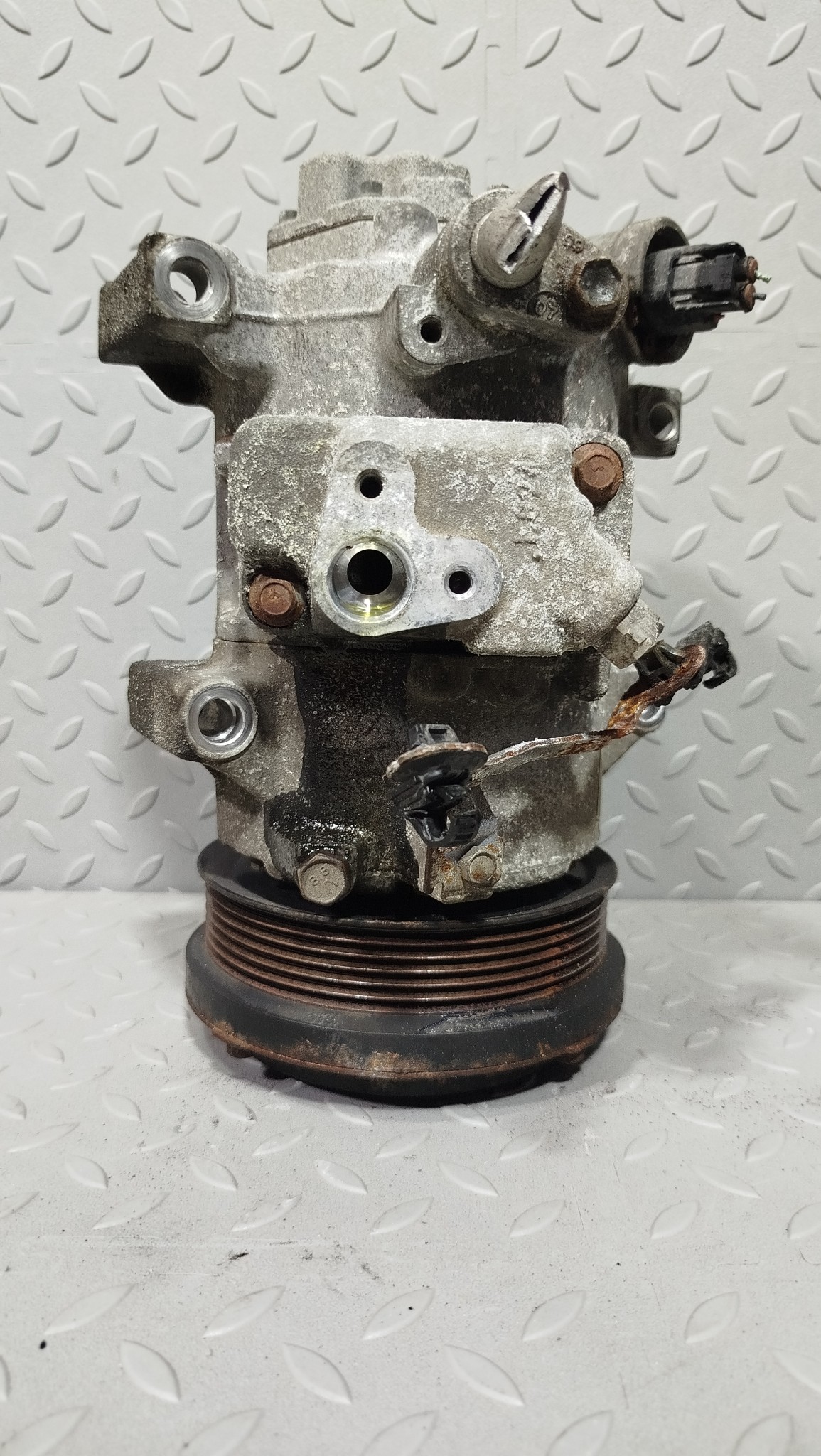 КОМПРЕССОР КОНДИЦИОНЕРА TOYOTA 883101A770 KB2410Z