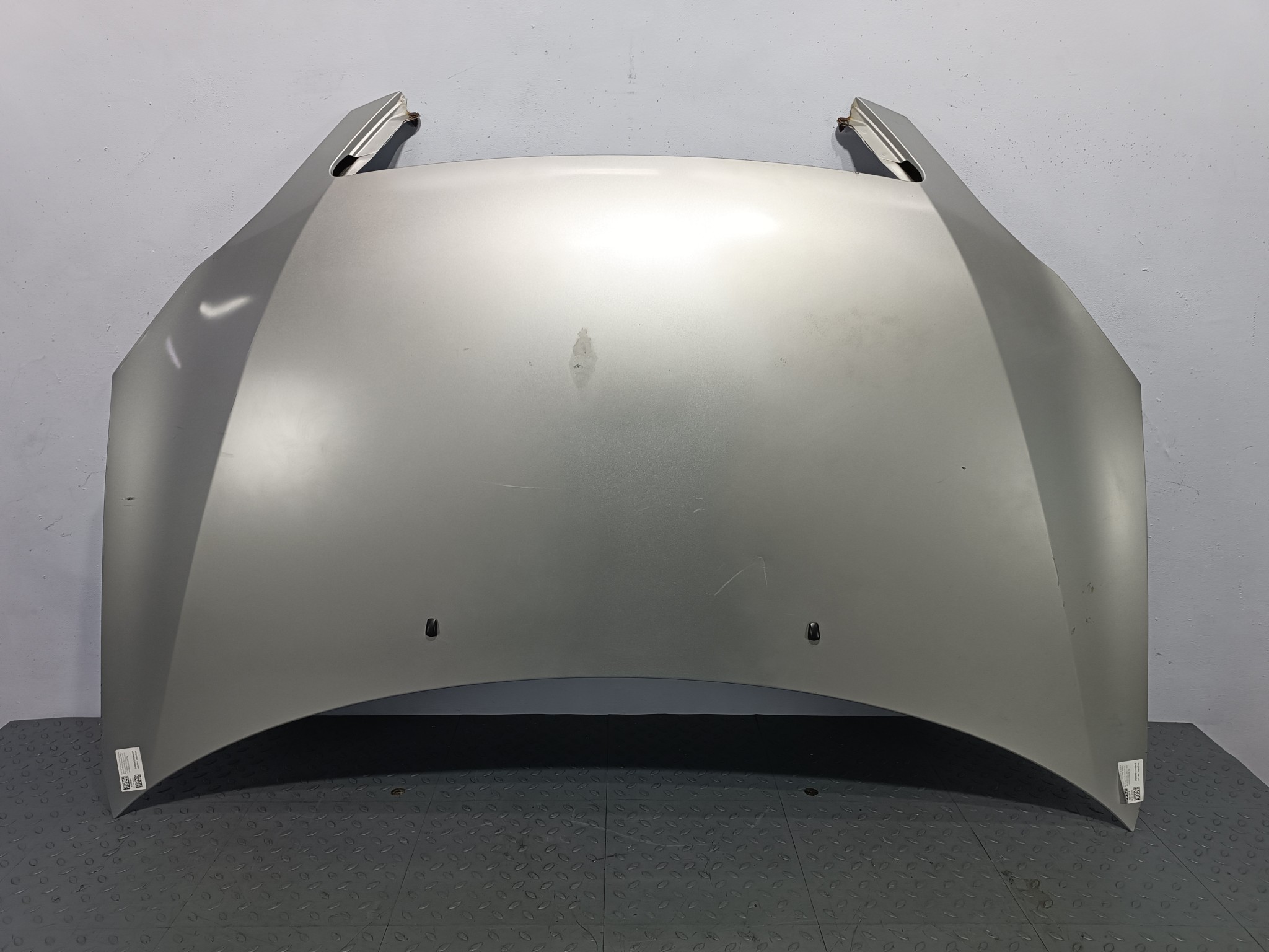 КАПОТ TOYOTA AVENSIS VERSO IPSUM PICNIC 5330144060 серебро, 1D4 KE784