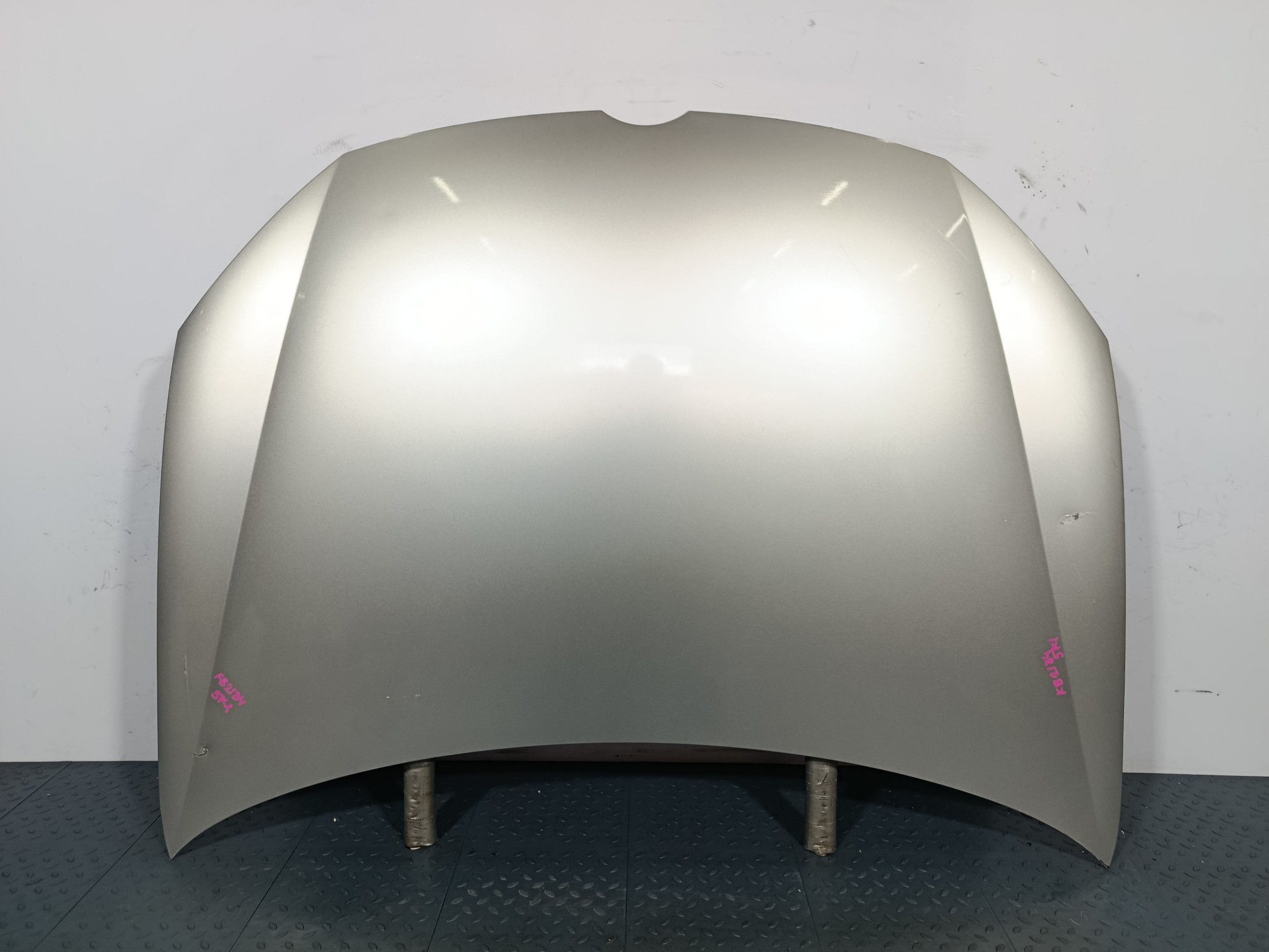 КАПОТ VOLKSWAGEN GOLF 5K0823031G серебро, LA7W KB2184