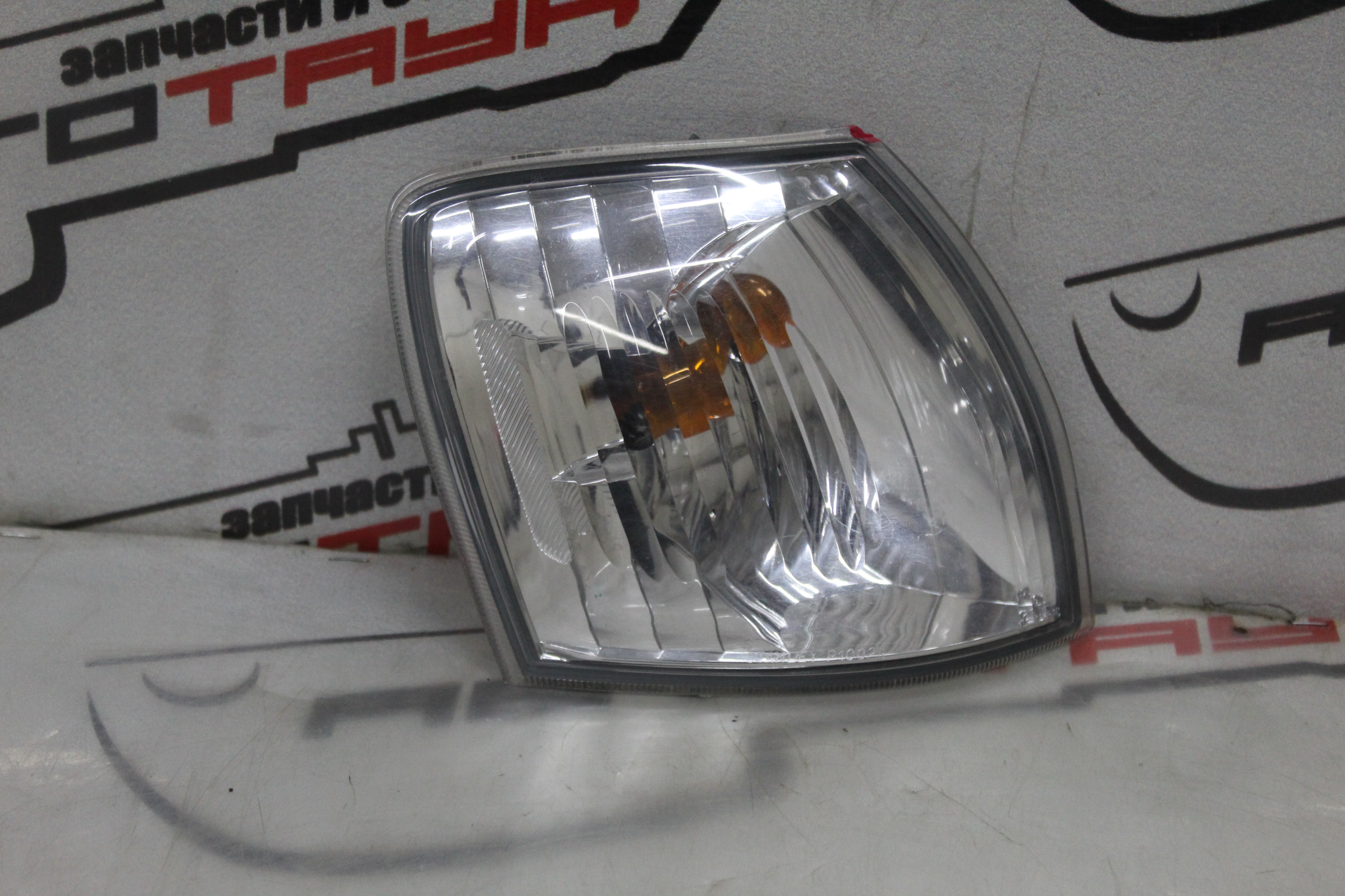 ГАБАРИТ MAZDA FORD ПРАВЫЙ D26751060B KA8296Z