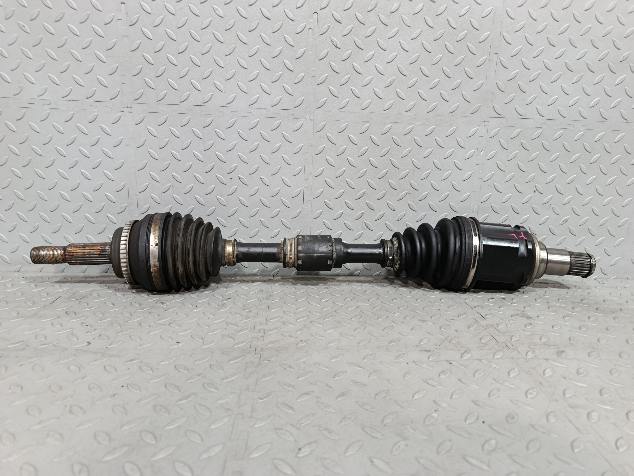 ПРИВОД TOYOTA DAIHATSU ПЕРЕДНИЙ ЛЕВЫЙ 4342048090 S4477