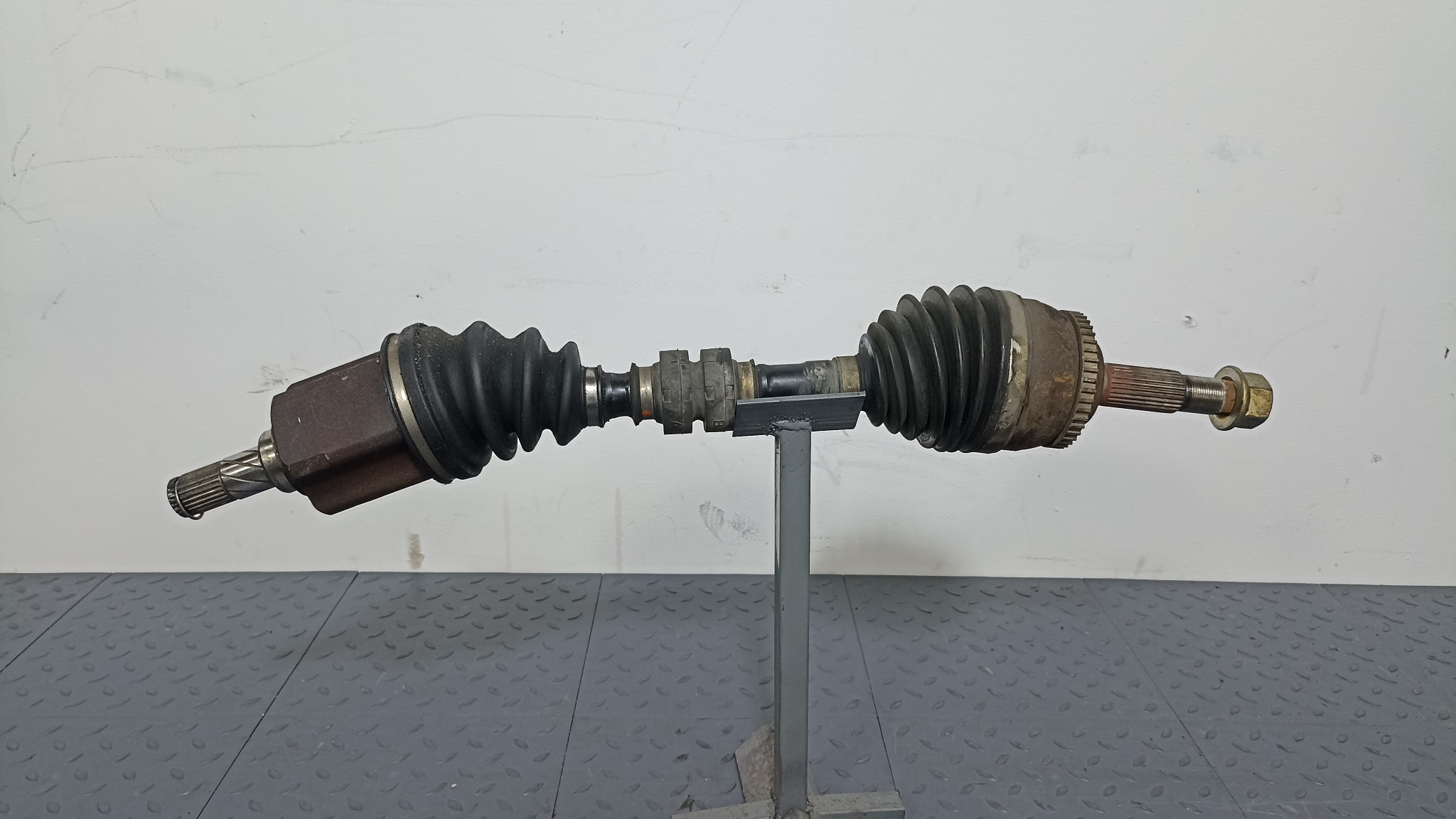 ПРИВОД NISSAN ПЕРЕДНИЙ ЛЕВЫЙ 39101WF715 S4395