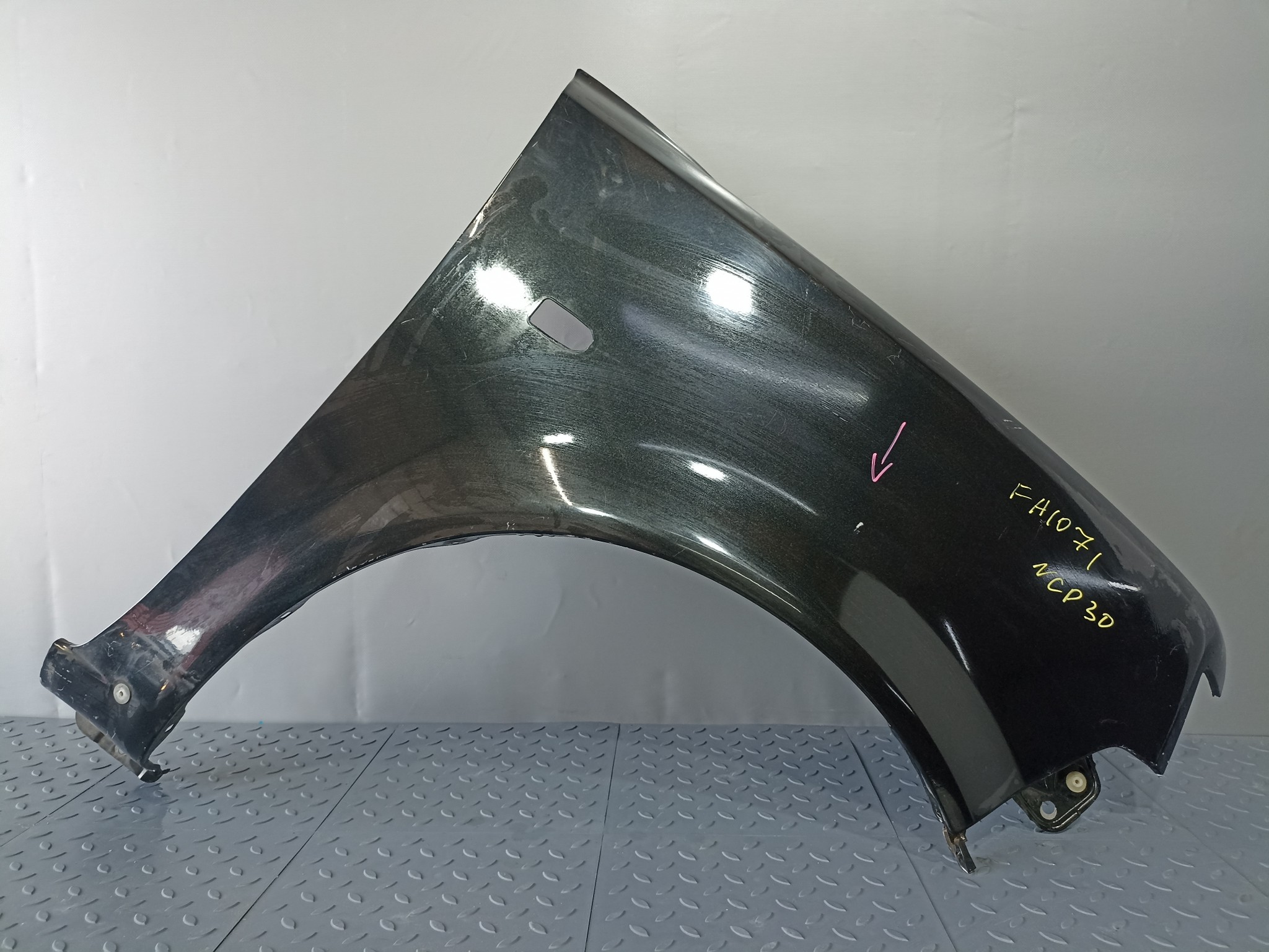 КРЫЛО TOYOTA SCION BB XB 5381152080 ПЕРЕДНЕЕ ПРАВОЕ  черный, 209 FA1071