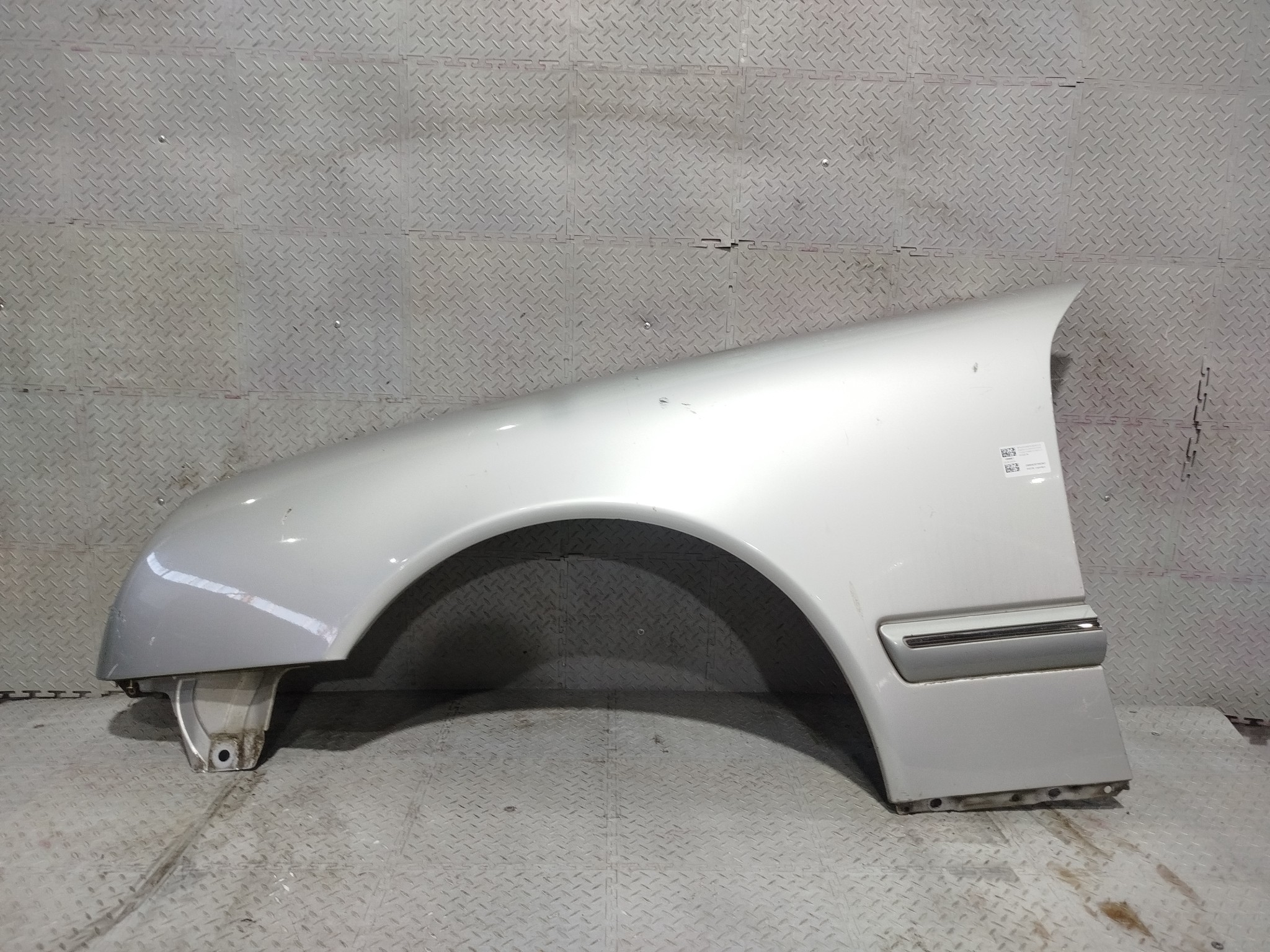 КРЫЛО MERCEDES-BENZ E-CLASS A2108801518 ПЕРЕДНЕЕ ЛЕВОЕ серебро, 744U S4239