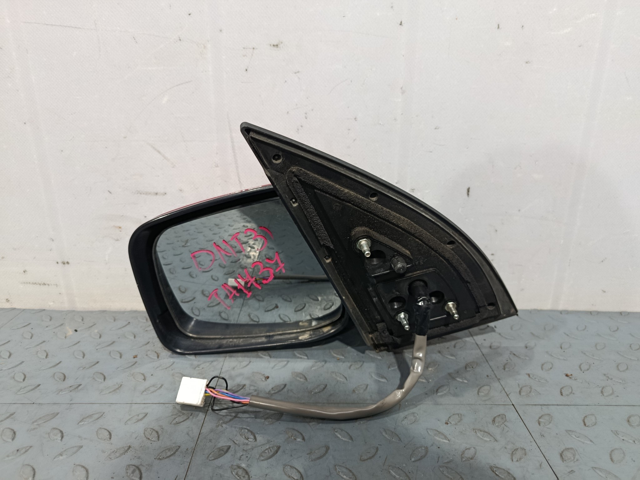 ЗЕРКАЛО NISSAN X-TRAIL ЛЕВОЕ 96302JG005  красный, AX6 TA1737