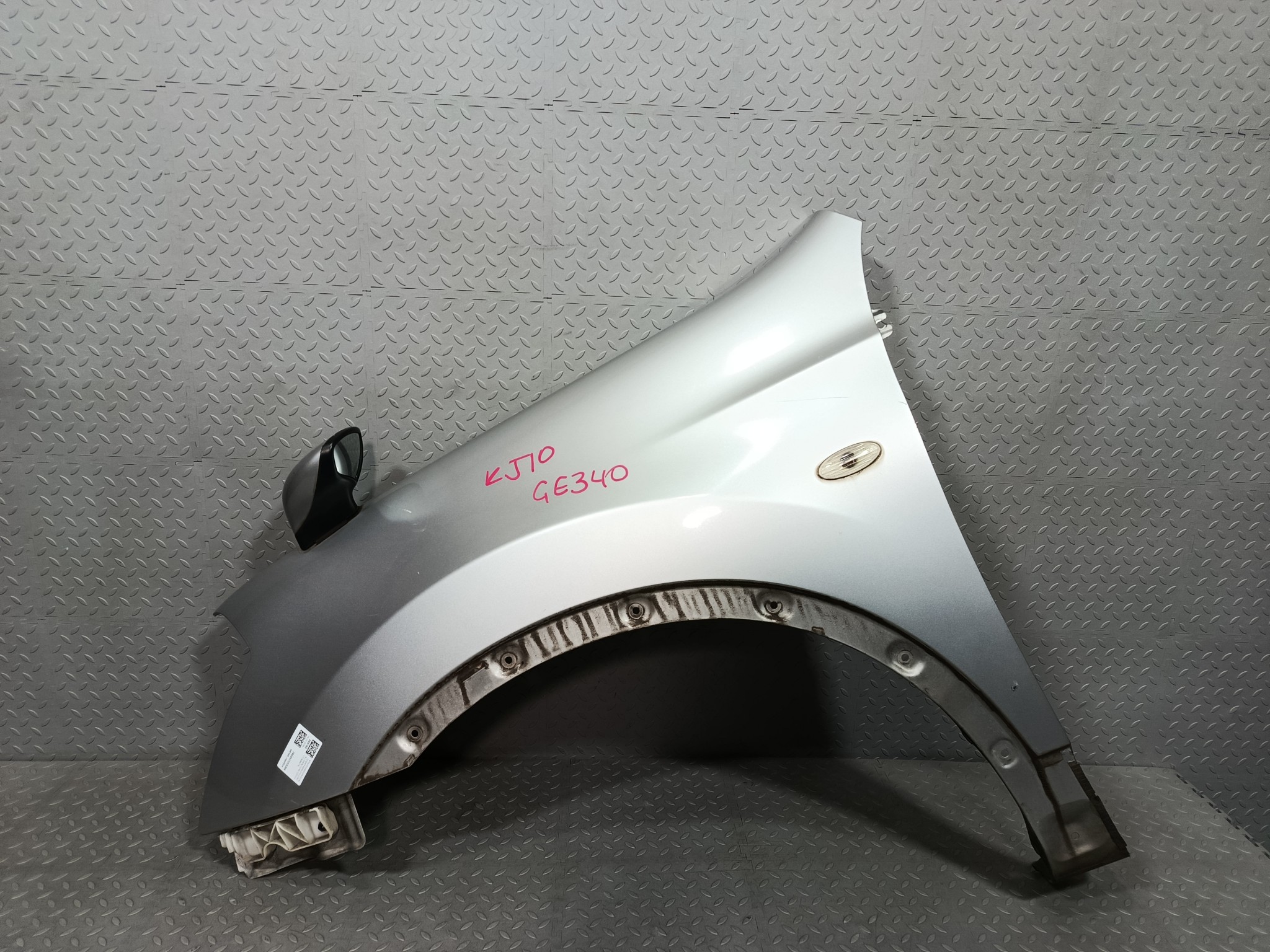 КРЫЛО NISSAN DUALIS QASHQAI F31011YAAA ПЕРЕДНЕЕ ЛЕВОЕ серебро, K23 GE340