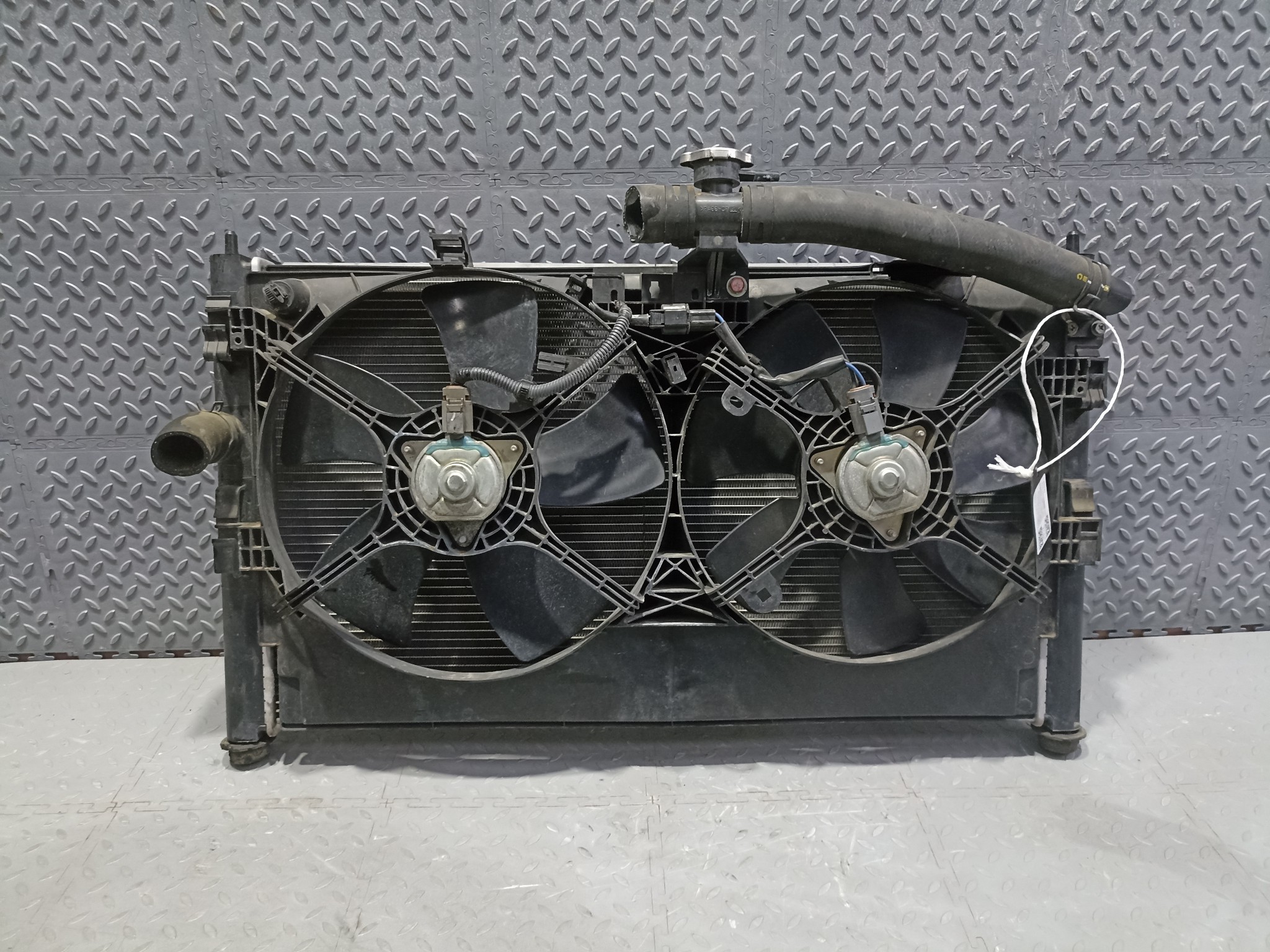 РАДИАТОР ДВИГАТЕЛЯ MITSUBISHI CITROEN PEUGEOT 1350A297 KE825Z