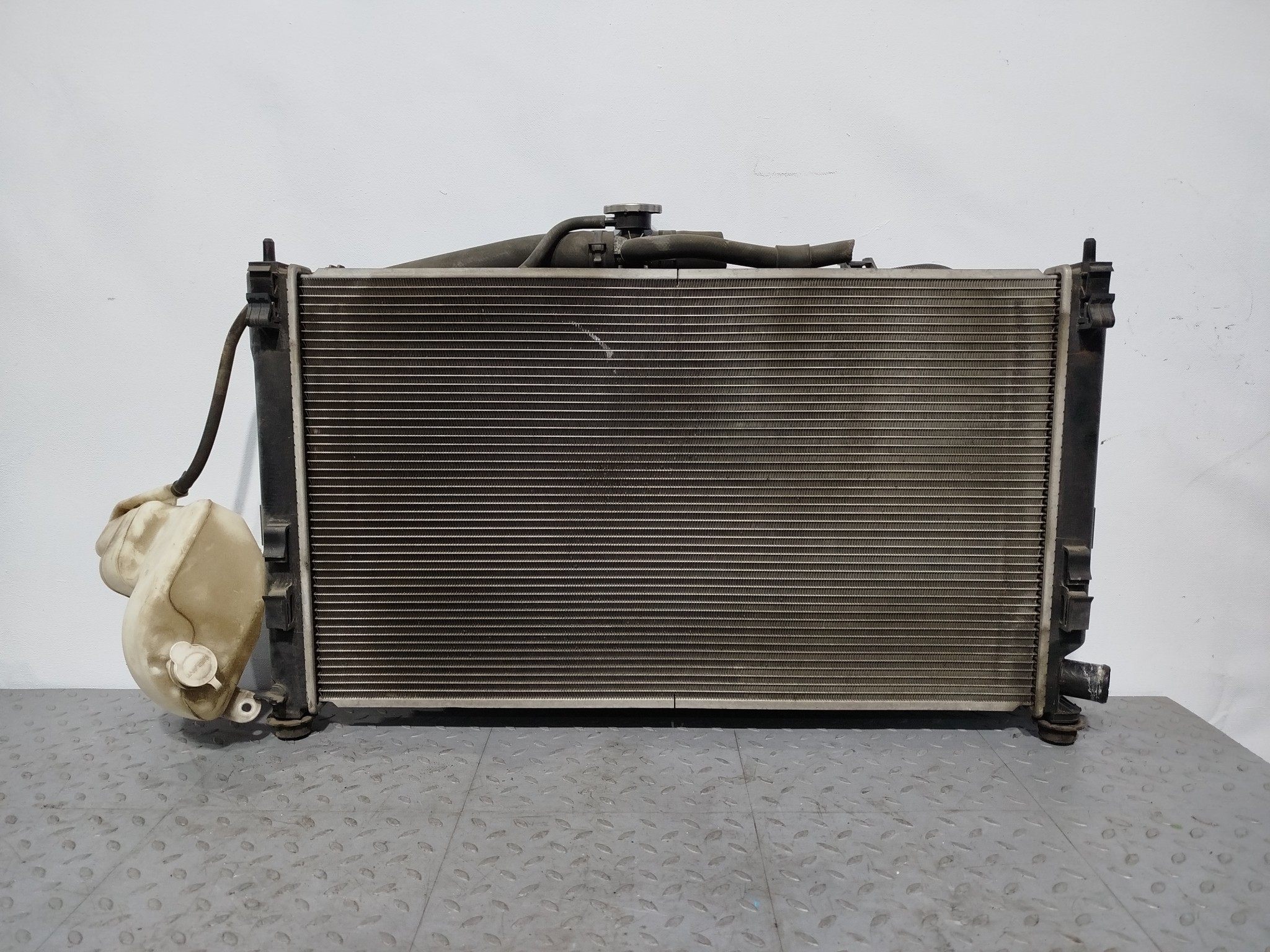 РАДИАТОР ДВИГАТЕЛЯ MITSUBISHI CITROEN PEUGEOT 1350A297 XE318Z