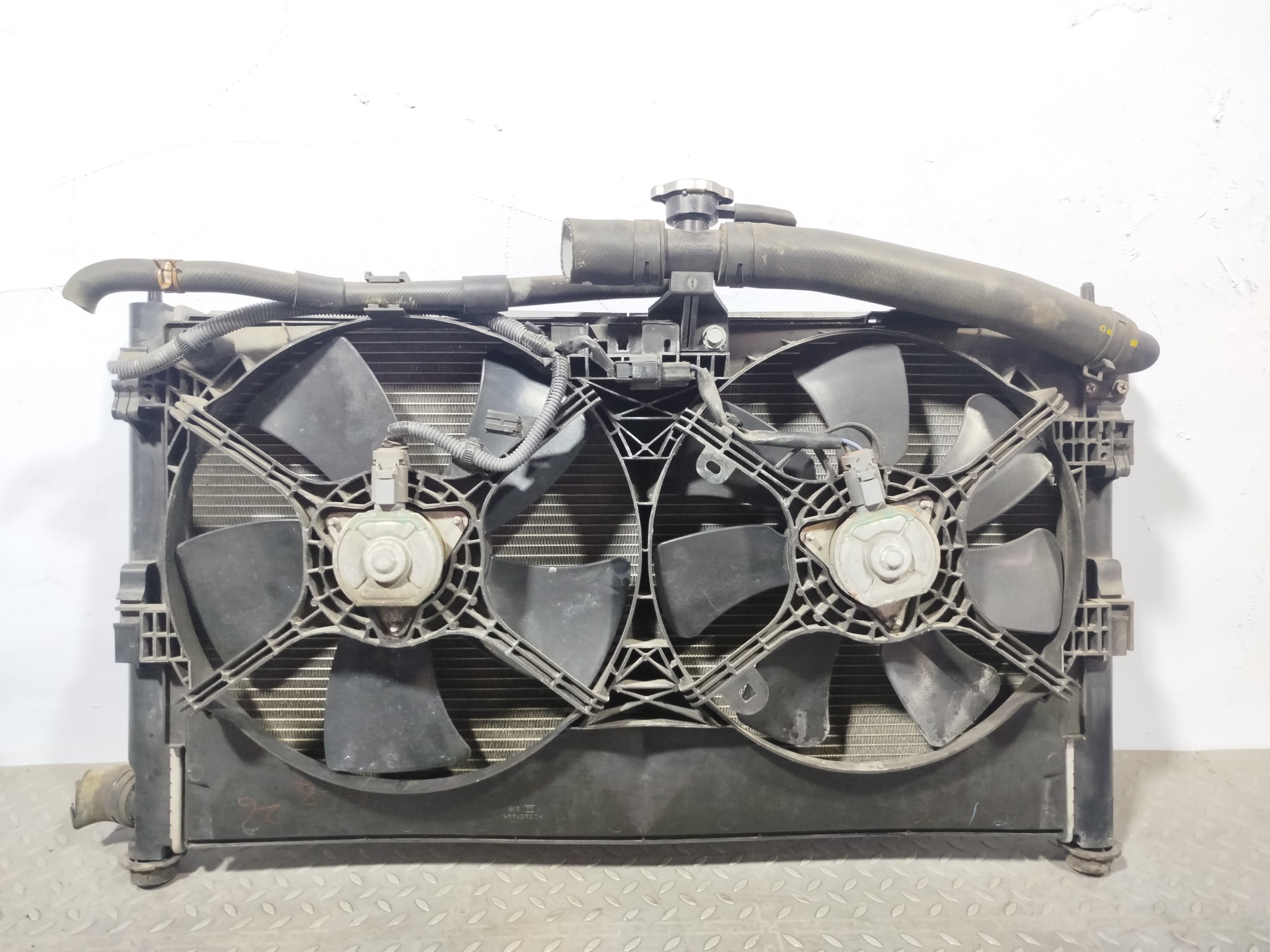 РАДИАТОР ДВИГАТЕЛЯ MITSUBISHI CITROEN PEUGEOT 1350A297 KE811Z