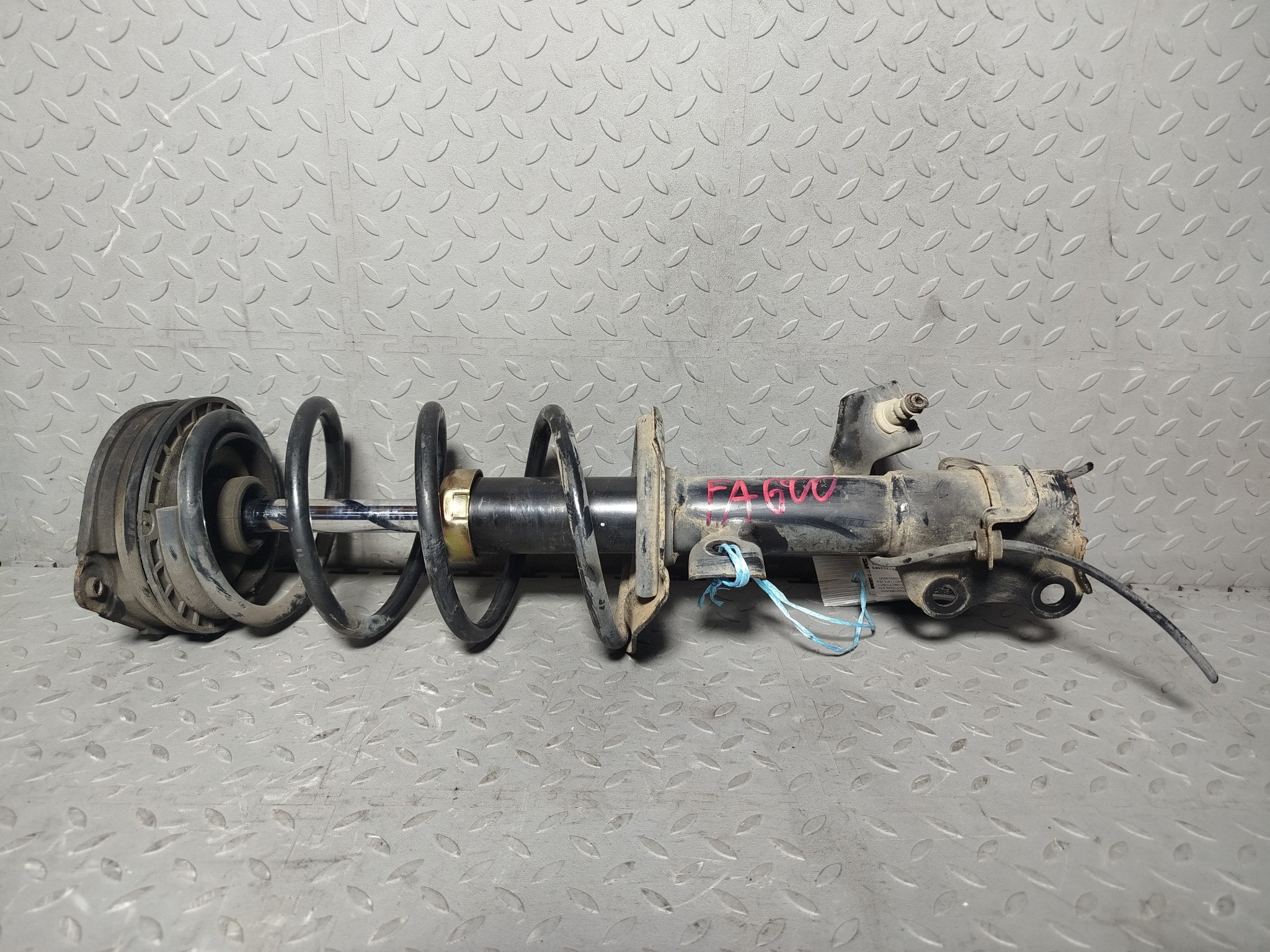 СТОЙКА ХОДОВКИ NISSAN ПЕРЕДНЯЯ ЛЕВАЯ E4303ED00A FA600