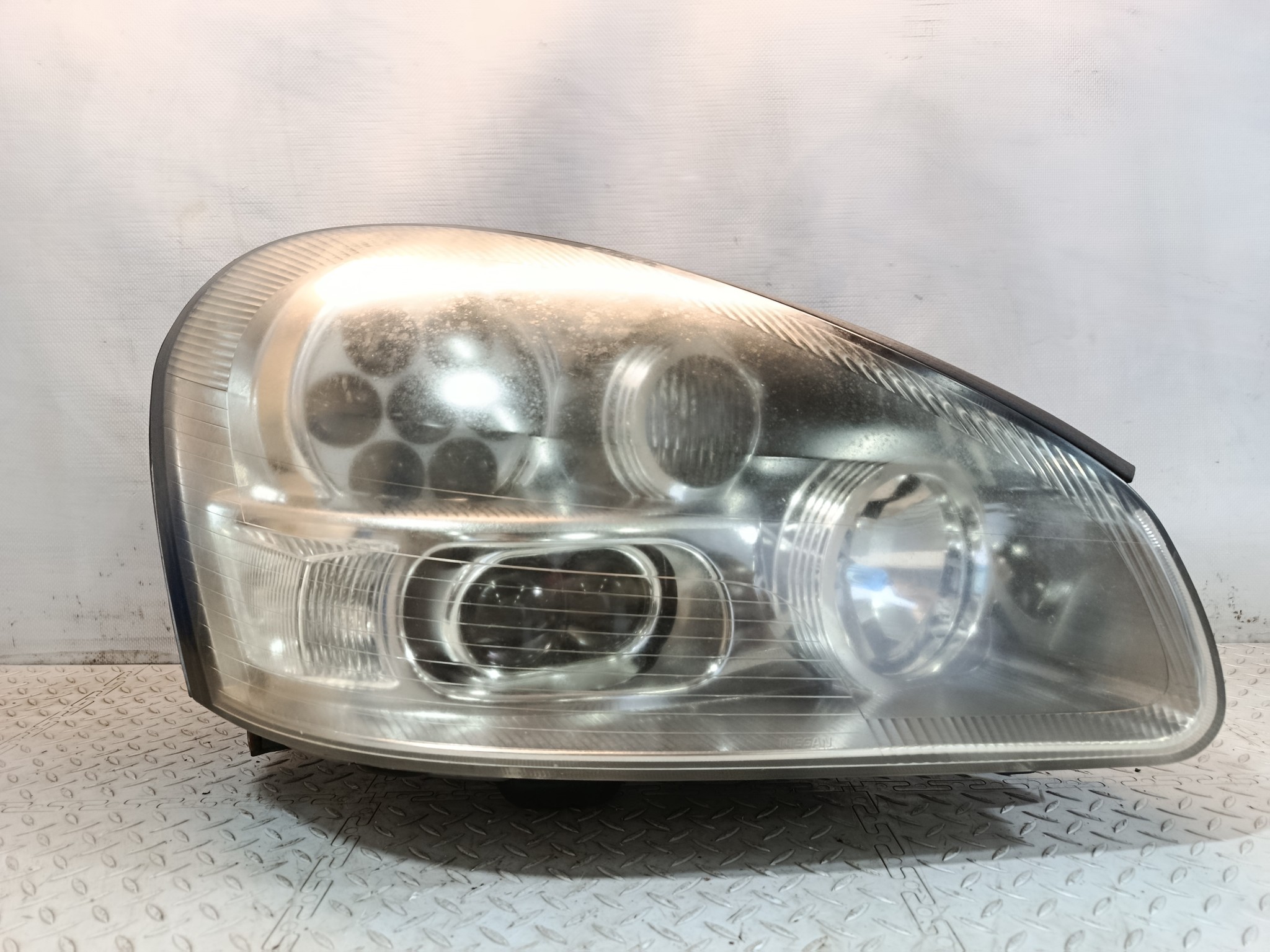 ФАРА NISSAN ПРАВАЯ 26010AT325  KB1536
