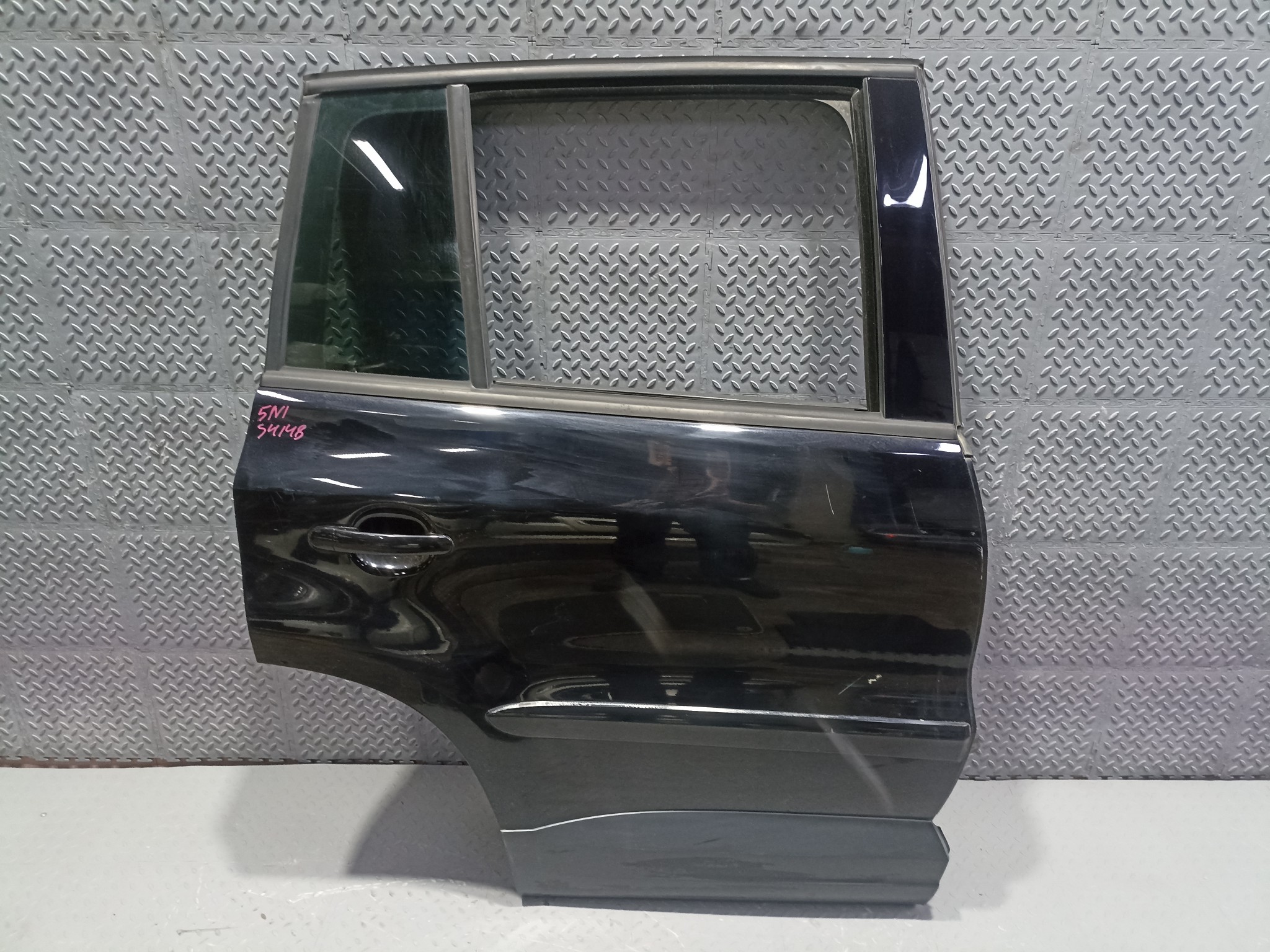 ДВЕРЬ VOLKSWAGEN TIGUAN 5N0833056A ЗАДНЯЯ ПРАВАЯ черный, LC9X S4148