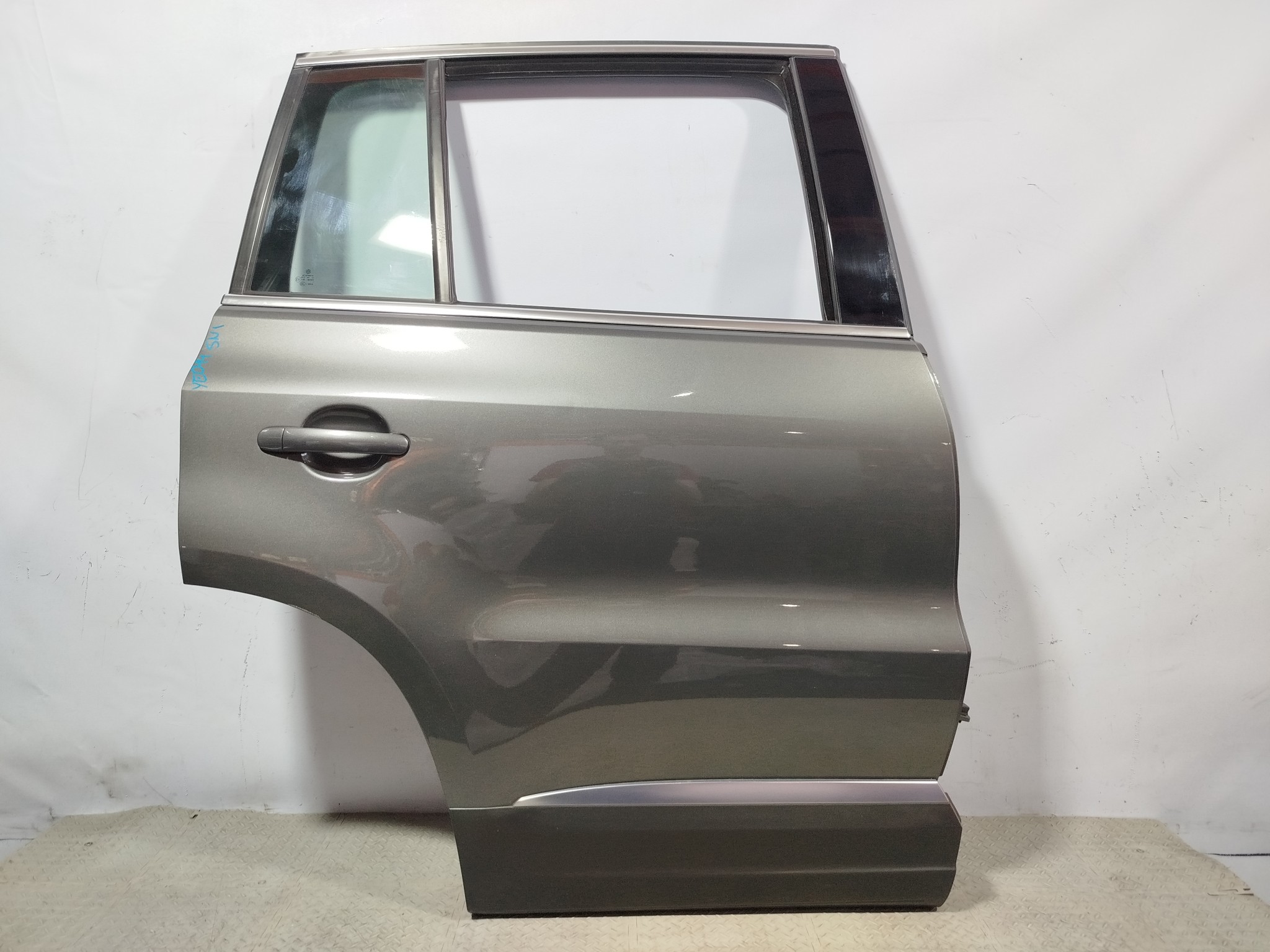 ДВЕРЬ VOLKSWAGEN TIGUAN 5N0833056A ЗАДНЯЯ ПРАВАЯ серый, LD7R YE044