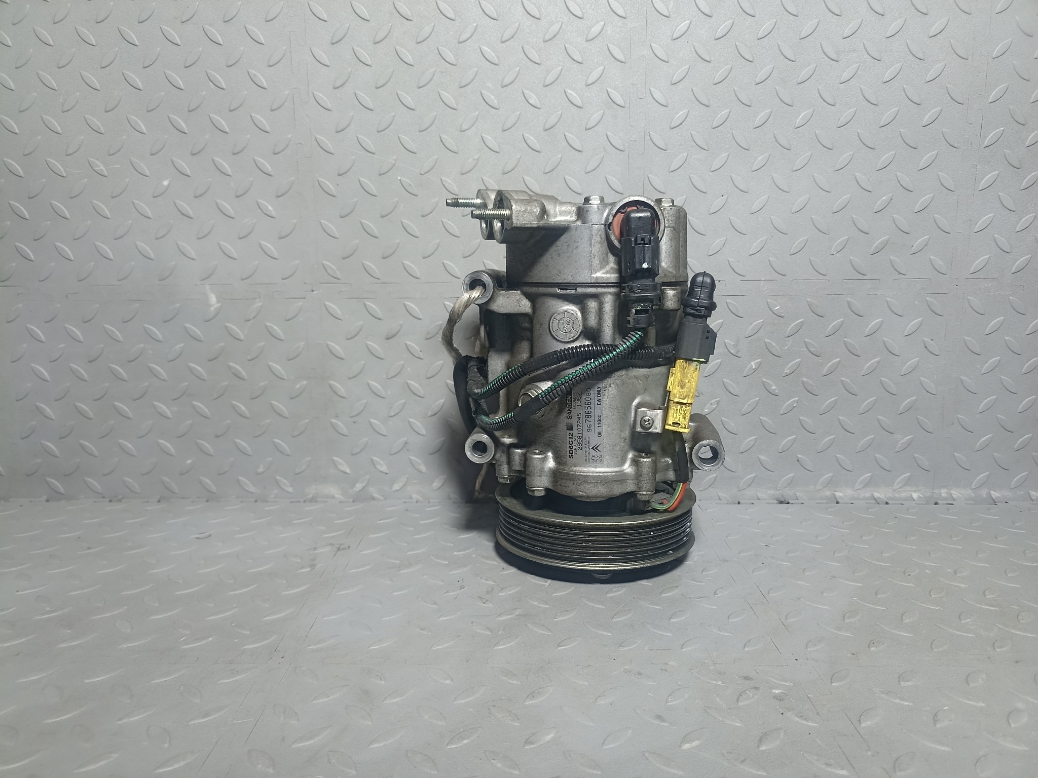 КОМПРЕССОР КОНДИЦИОНЕРА CITROEN PEUGEOT 9678656080 D1398