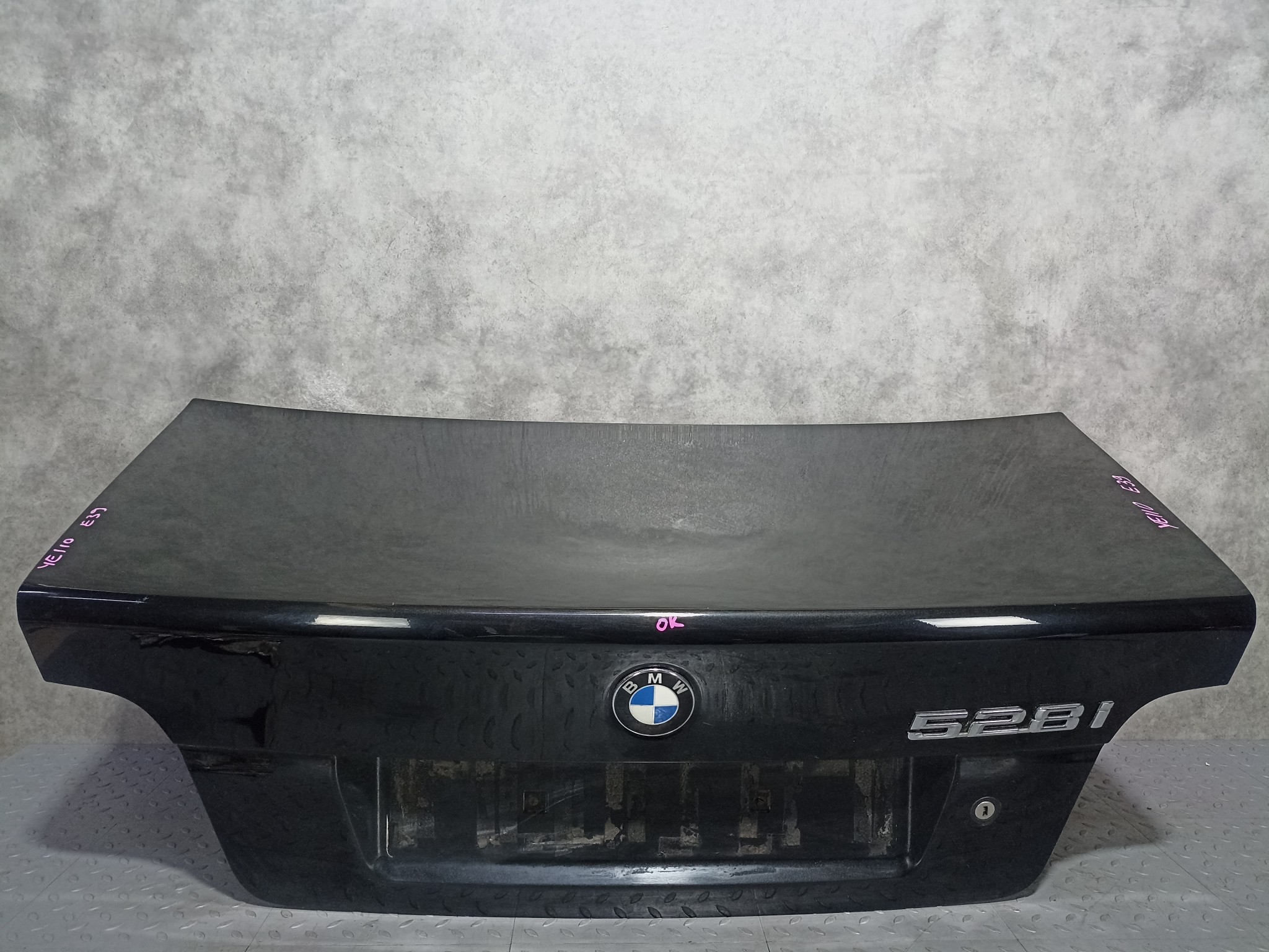 КРЫШКА БАГАЖНИКА BMW 5-SERIES 41628212603 черный, 303 YE110