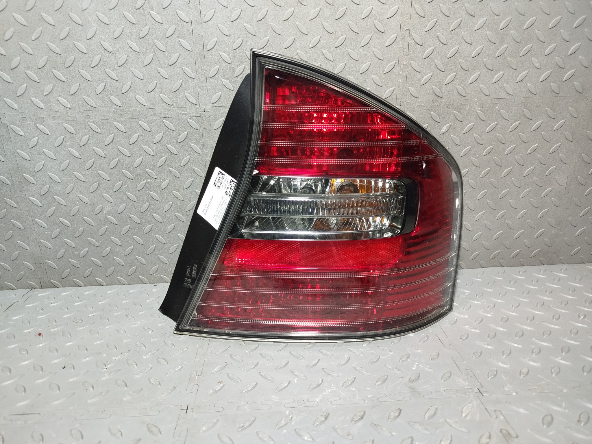 ФОНАРЬ SUBARU ПРАВЫЙ 84201AG060  XA7758