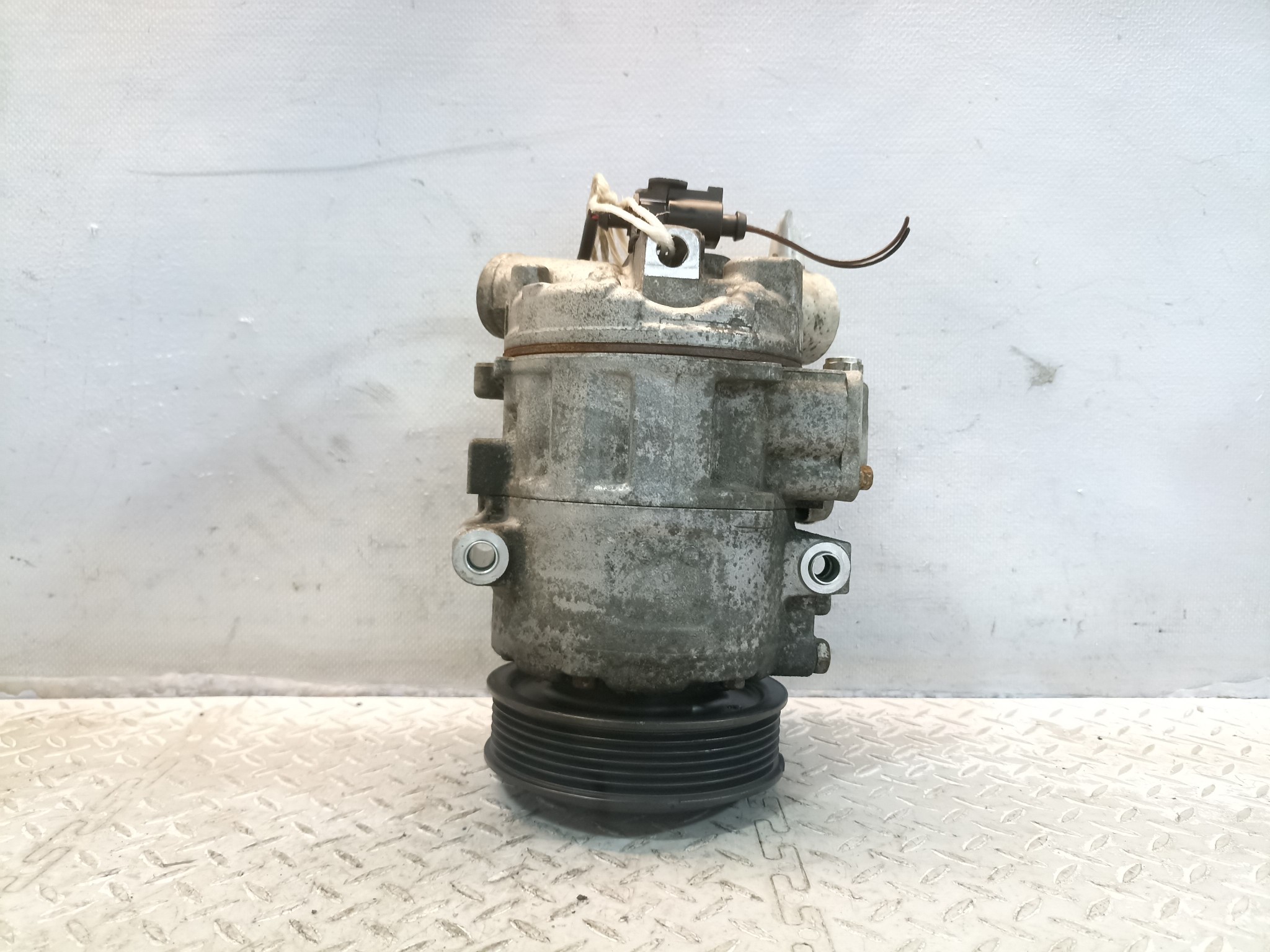 КОМПРЕССОР КОНДИЦИОНЕРА AUDI VOLKSWAGEN SEAT SKODA 6Q0820808D D3313