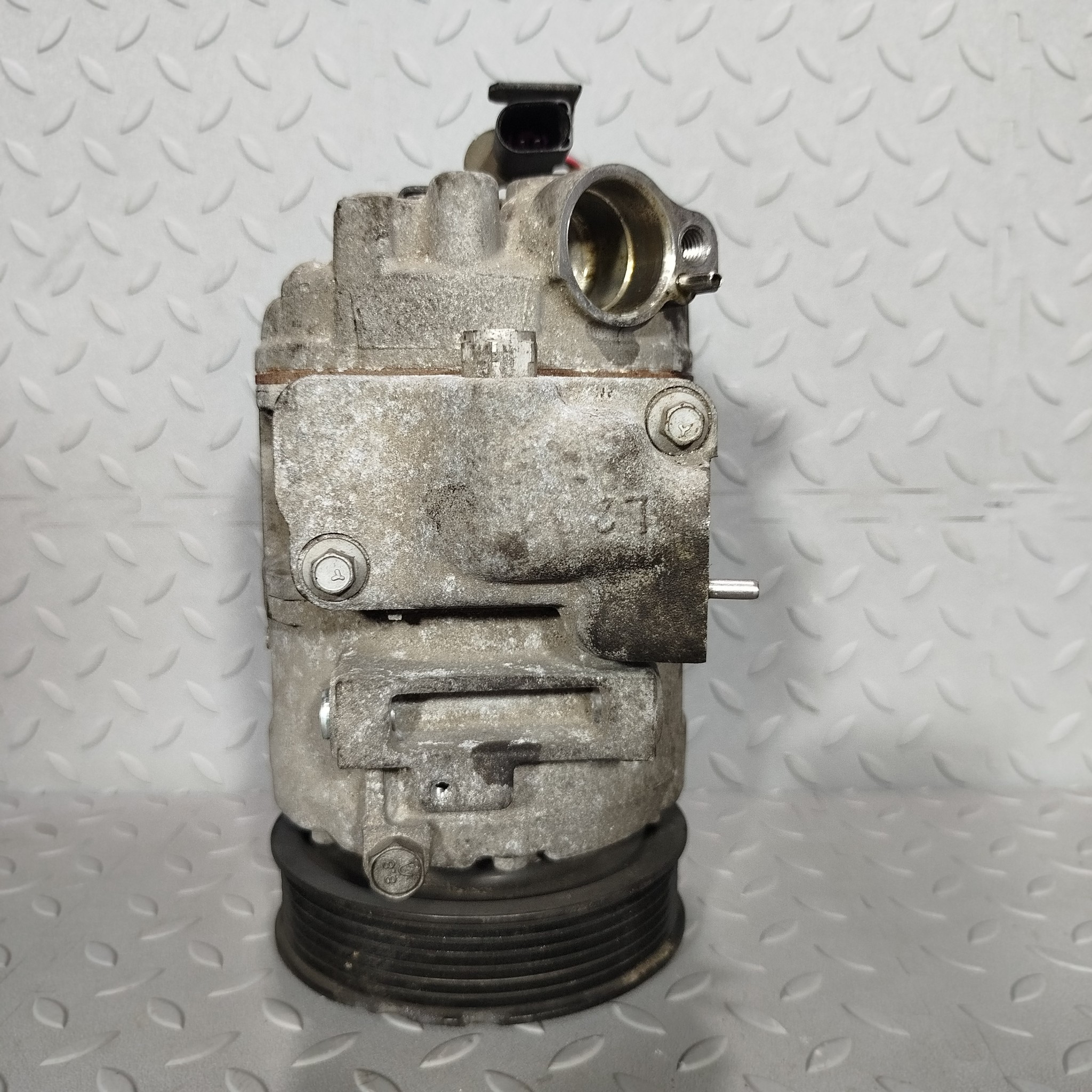 КОМПРЕССОР КОНДИЦИОНЕРА AUDI VOLKSWAGEN SEAT SKODA 6Q0820808D F2516Z
