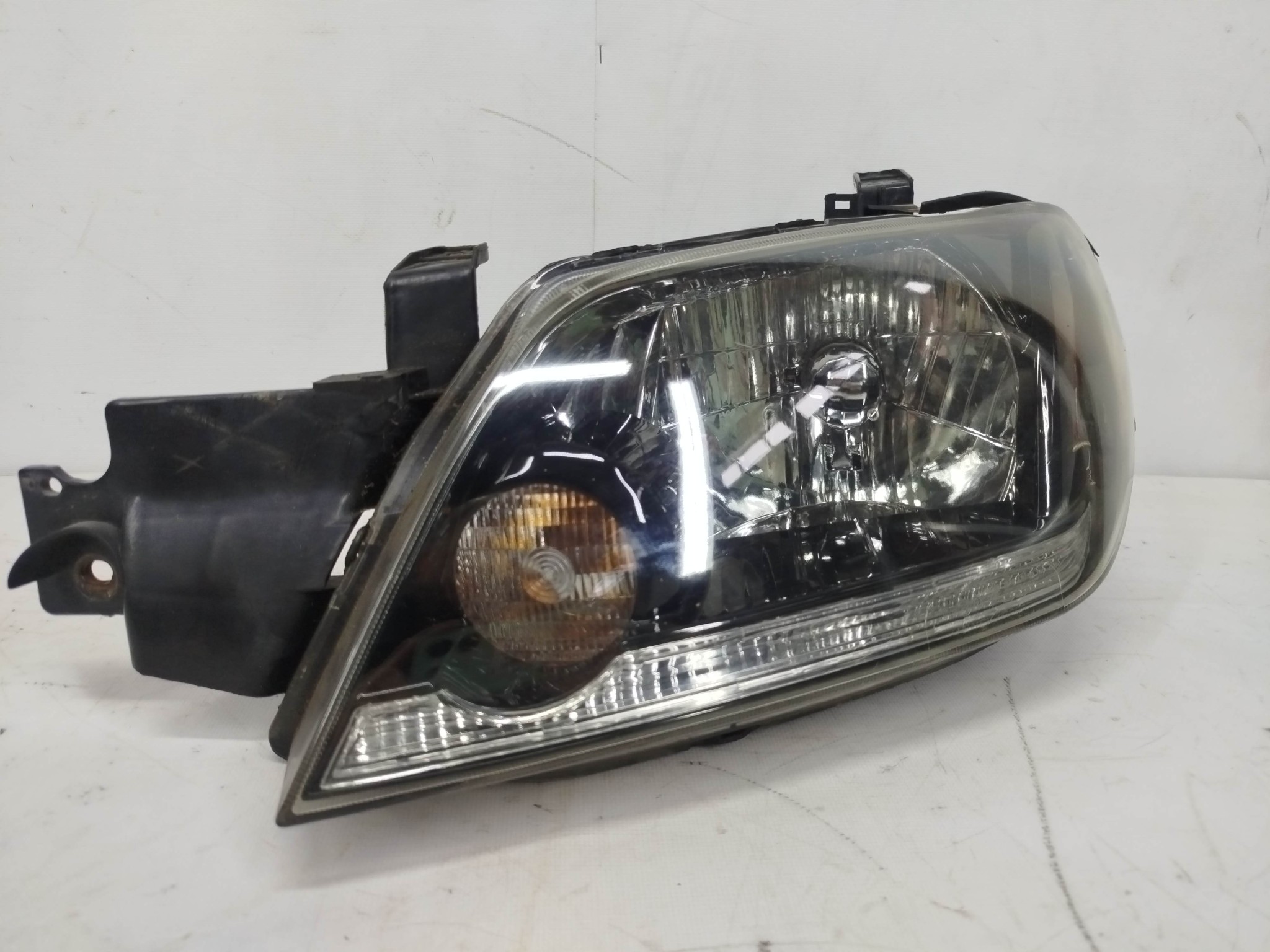 ФАРА MITSUBISHI ЛЕВАЯ MR991927  DY384Z