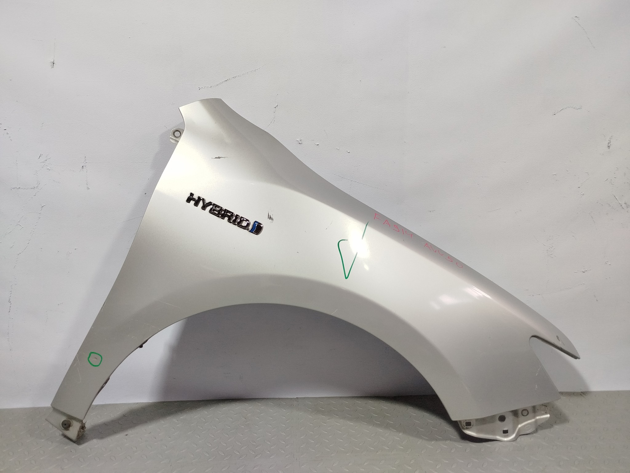 КРЫЛО TOYOTA DAIHATSU ALTIS CAMRY 5381133210 ПЕРЕДНЕЕ ПРАВОЕ серебро FA914