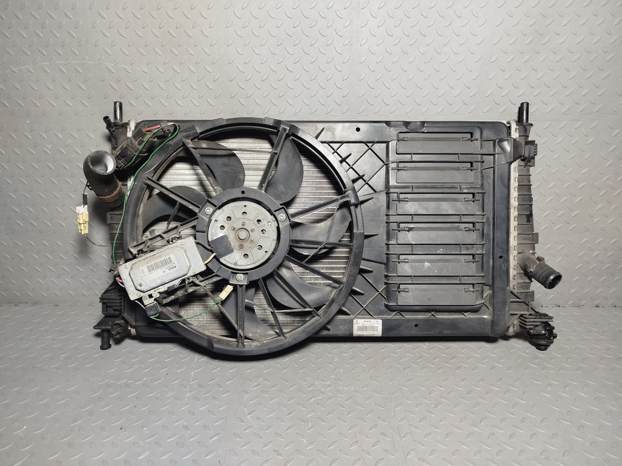РАДИАТОР ДВИГАТЕЛЯ MAZDA FORD VOLVO Z60215200C S4242Z