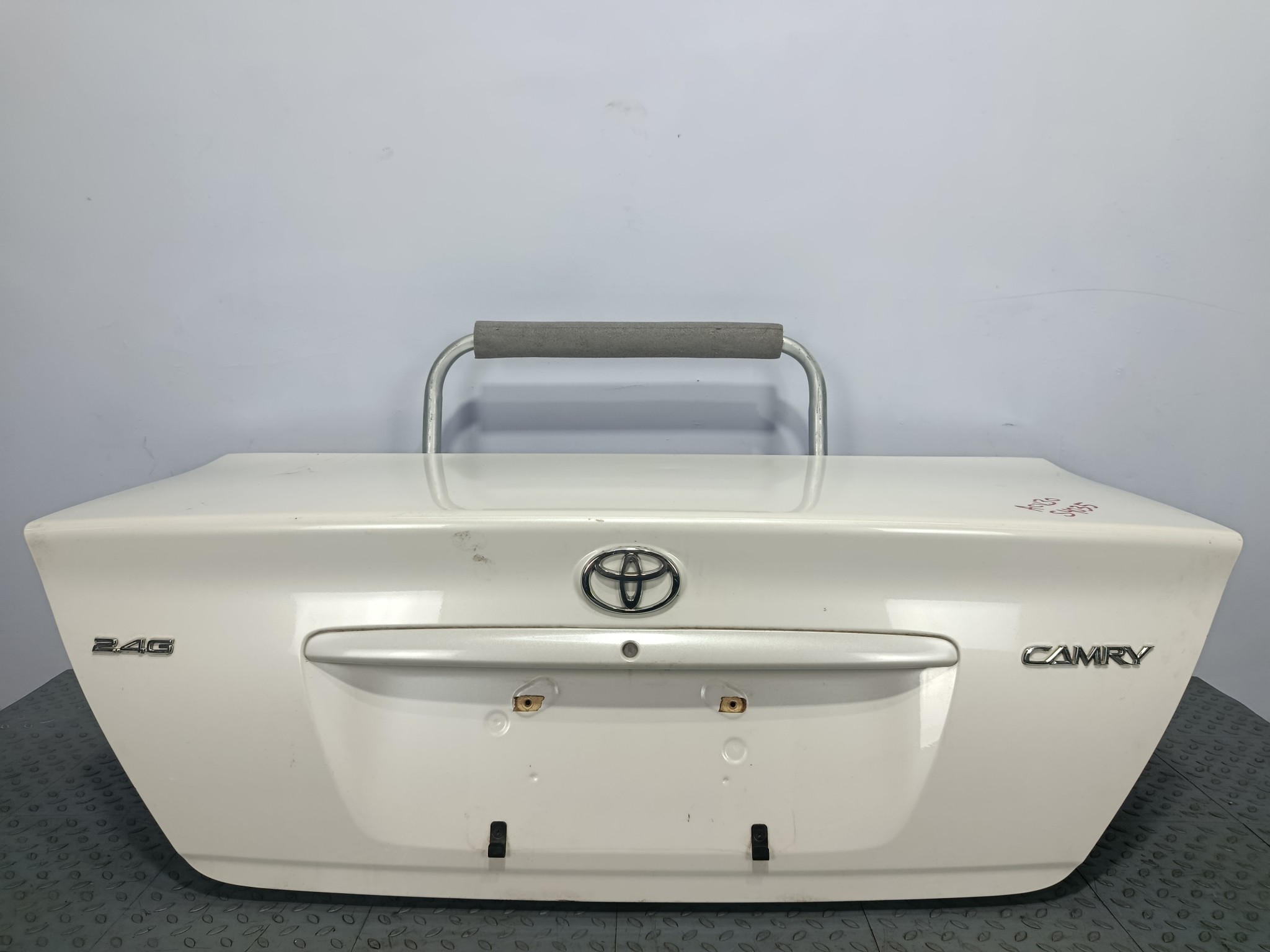 КРЫШКА БАГАЖНИКА TOYOTA DAIHATSU ALTIS CAMRY 6440133300  белый, 062 S4035