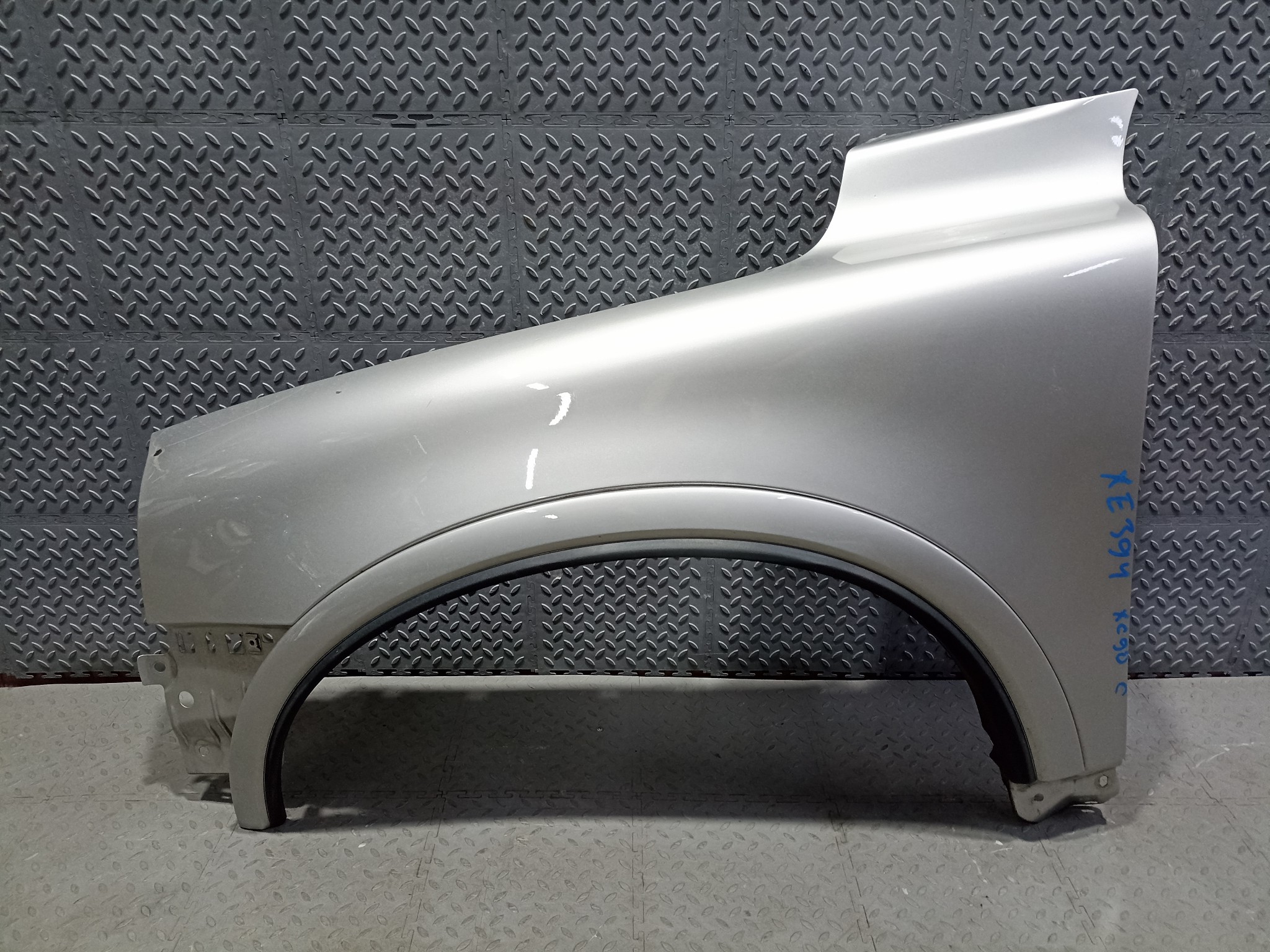 КРЫЛО VOLVO XC90 30796494 ПЕРЕДНЕЕ ЛЕВОЕ серый XE394