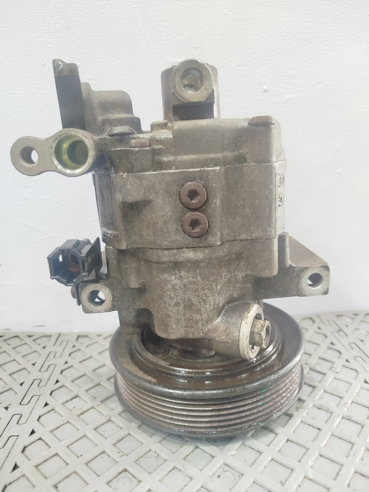 КОМПРЕССОР КОНДИЦИОНЕРА NISSAN MAZDA 1N0261450 F1784Z
