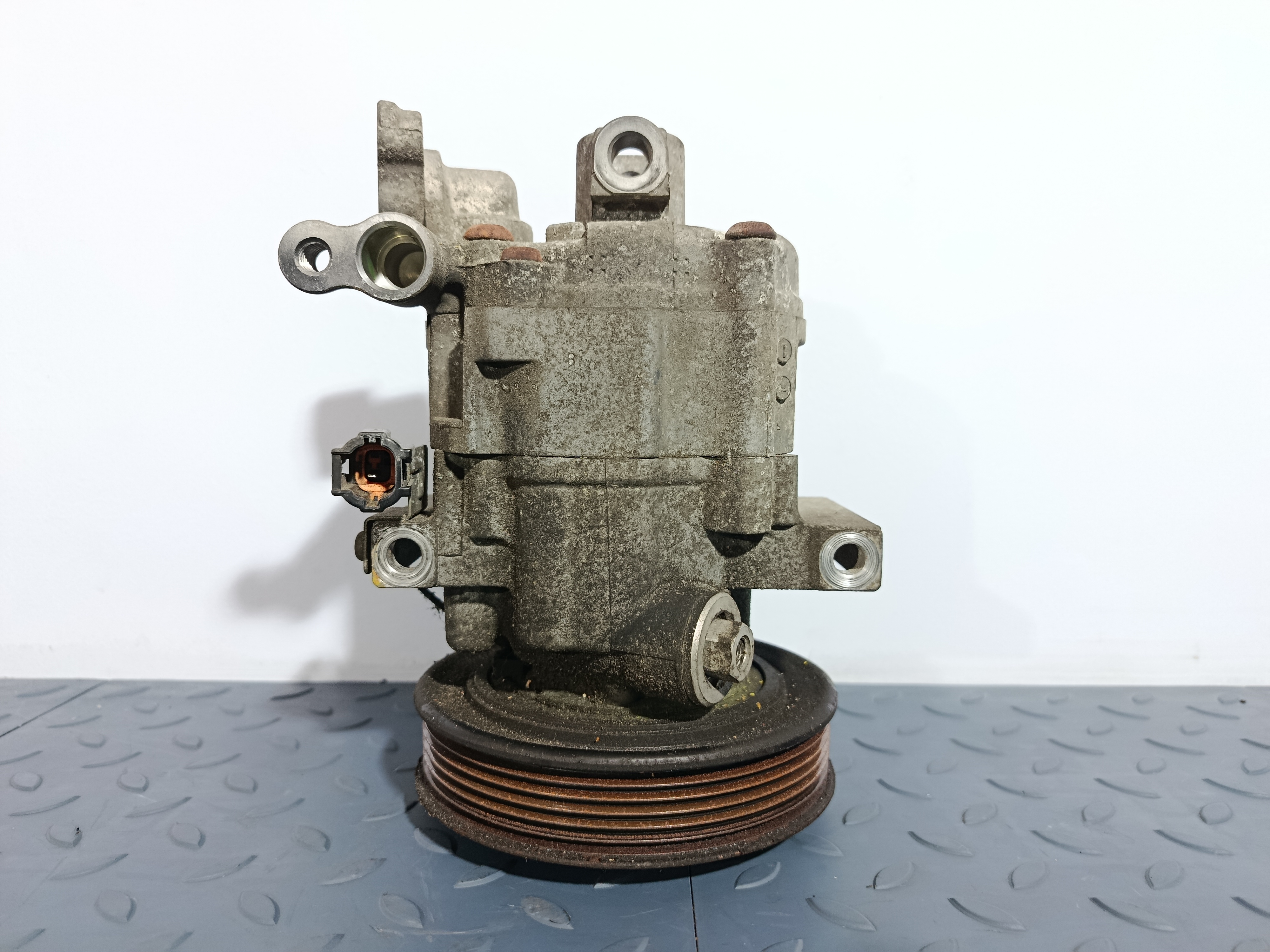 КОМПРЕССОР КОНДИЦИОНЕРА NISSAN MAZDA 1N0261450 KE816Z