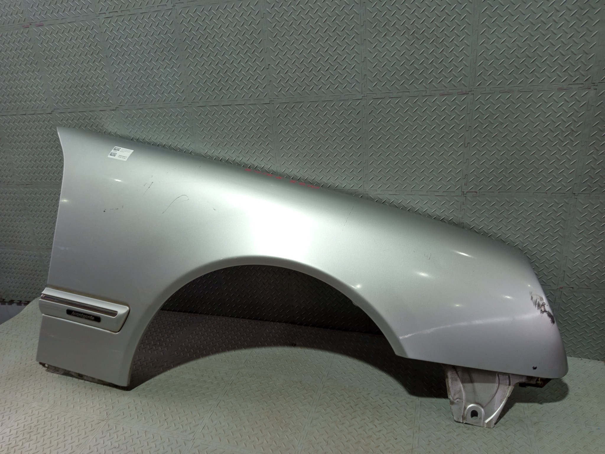 КРЫЛО MERCEDES-BENZ E-CLASS A2108801618 ПЕРЕДНЕЕ ПРАВОЕ серебро, 744U S4168
