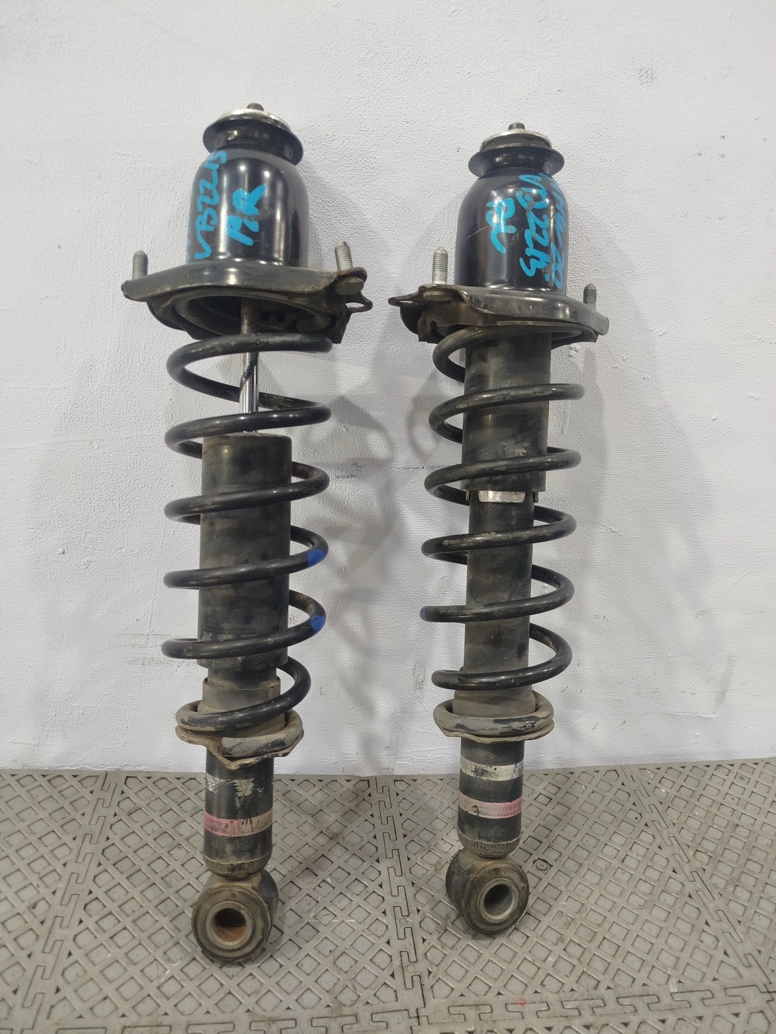 СТОЙКА ХОДОВКИ TOYOTA ЗАДНЯЯ ЛЕВАЯ ПРАВАЯ 4853069136  VB2215
