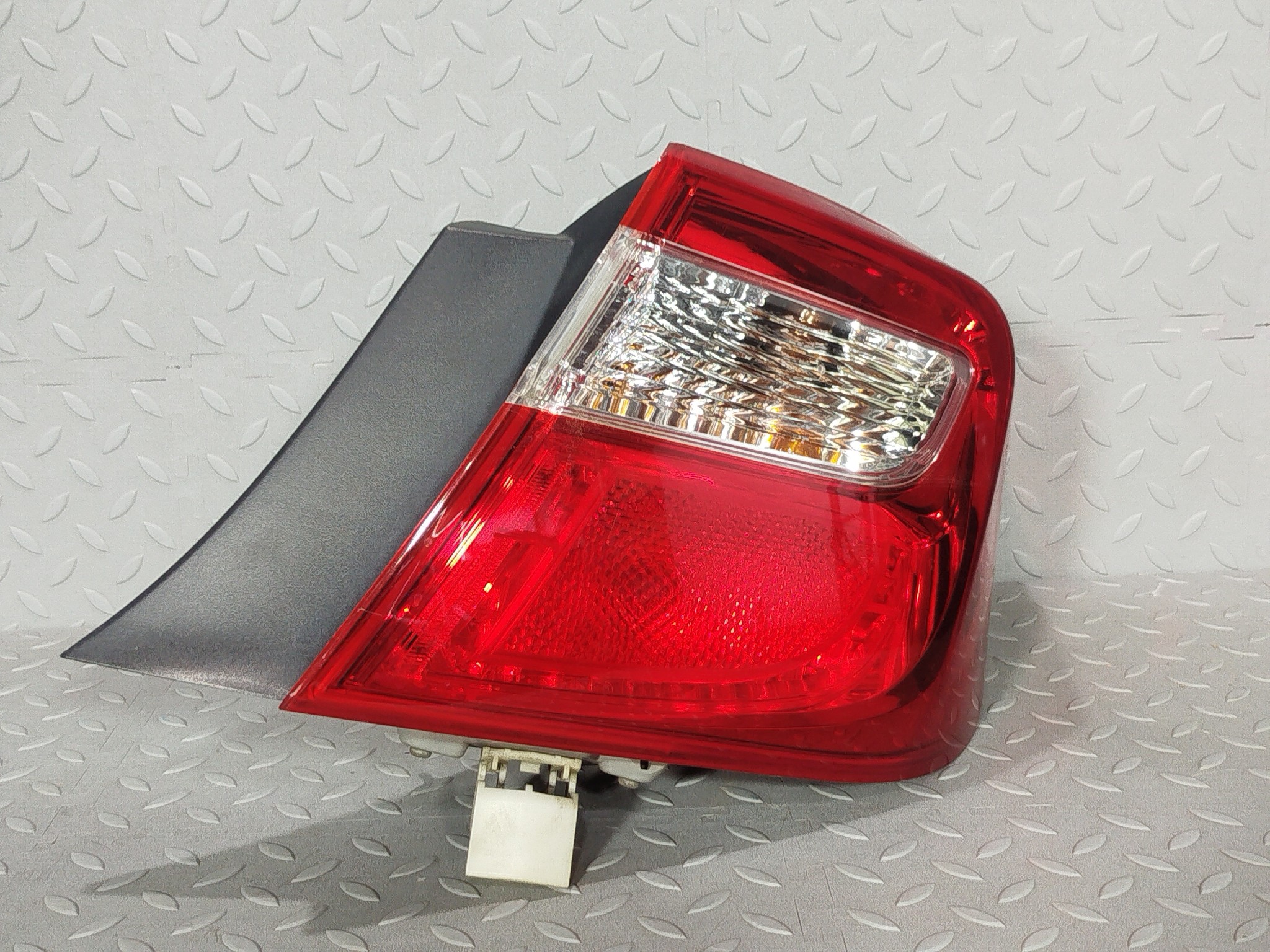 ФОНАРЬ TOYOTA DAIHATSU ПРАВЫЙ 8155133550  FA916
