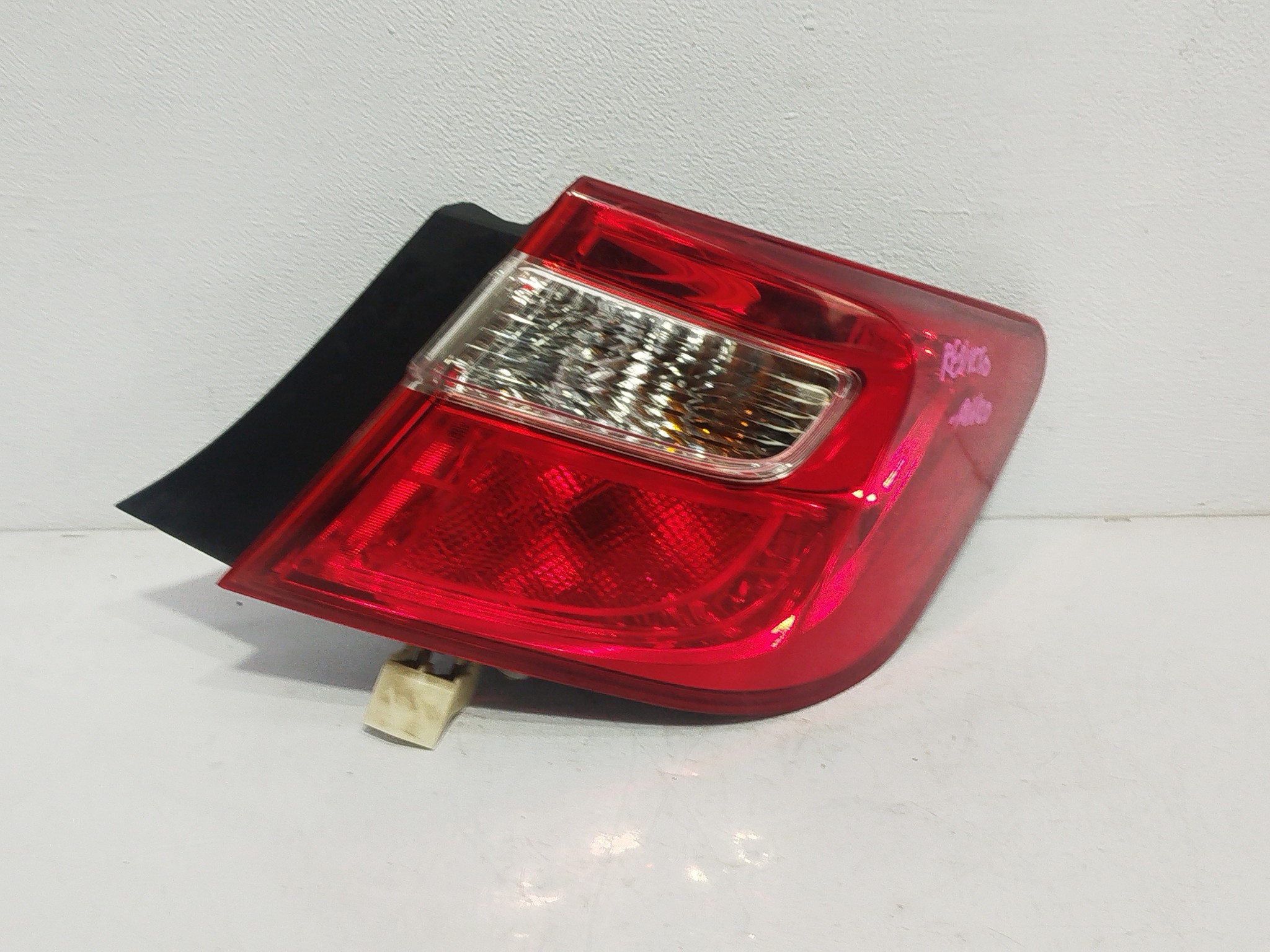 ФОНАРЬ TOYOTA DAIHATSU ПРАВЫЙ 8155133550  FA1066