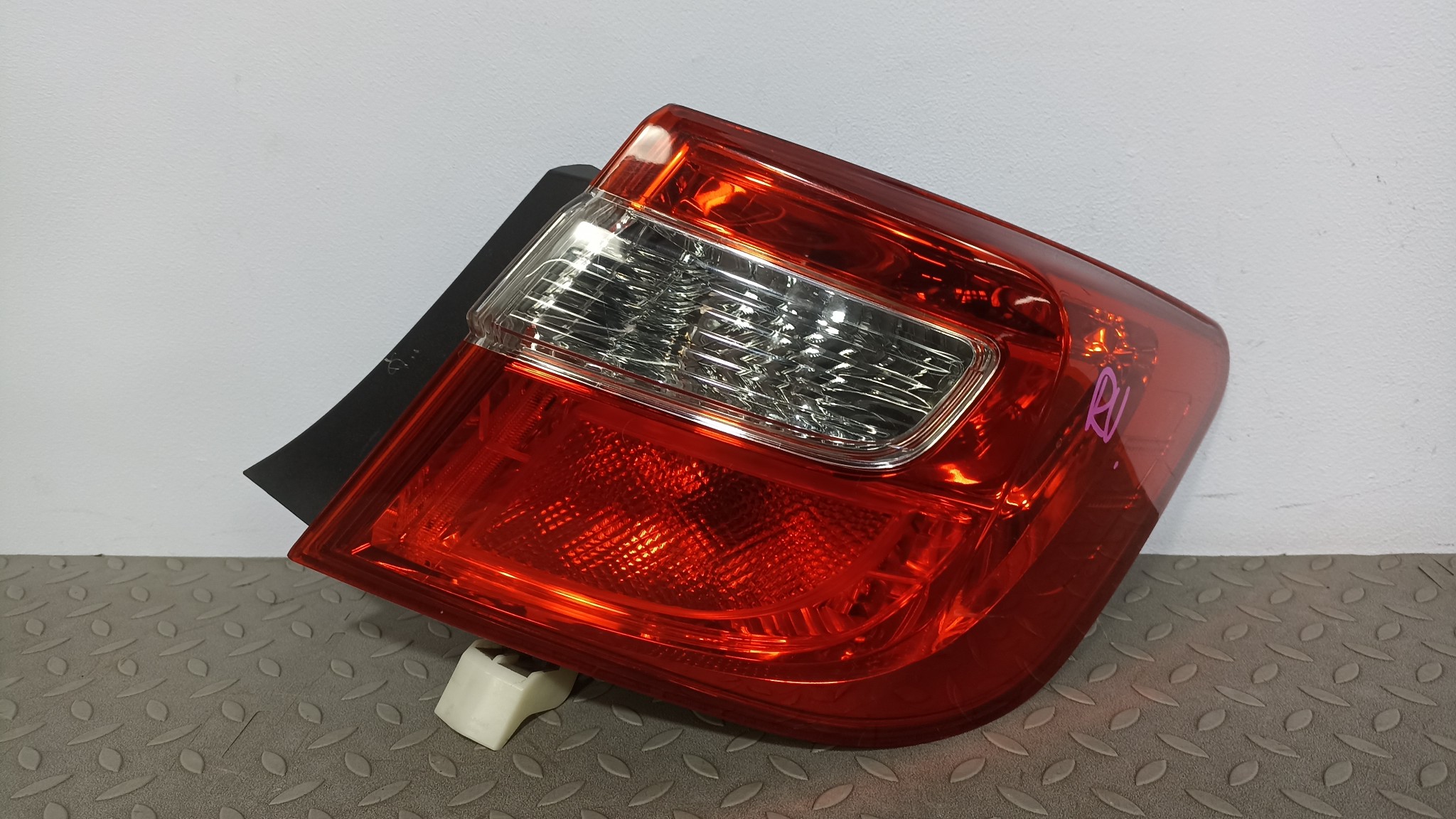 ФОНАРЬ TOYOTA DAIHATSU ПРАВЫЙ 8155133550  FA1010