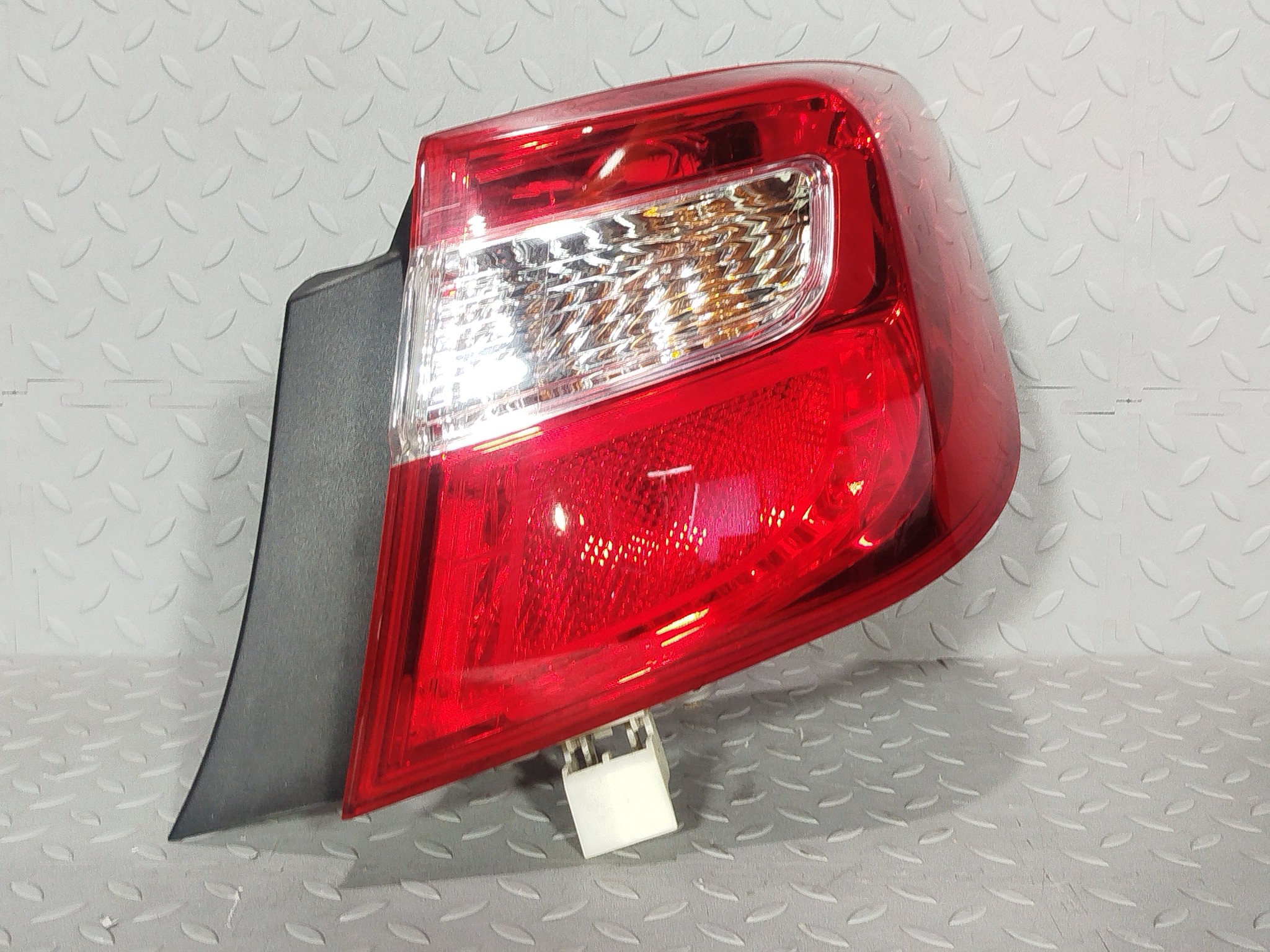 ФОНАРЬ TOYOTA DAIHATSU ПРАВЫЙ 8155133550  FA914