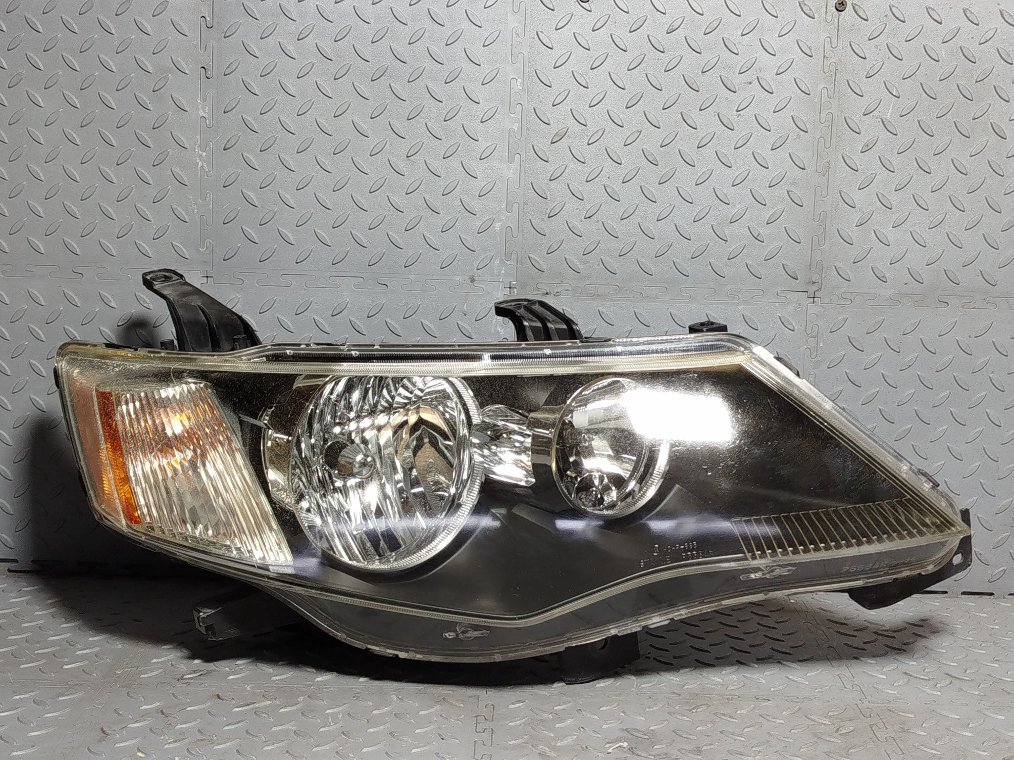 ФАРА MITSUBISHI ПРАВАЯ 8301A152  TE051Z