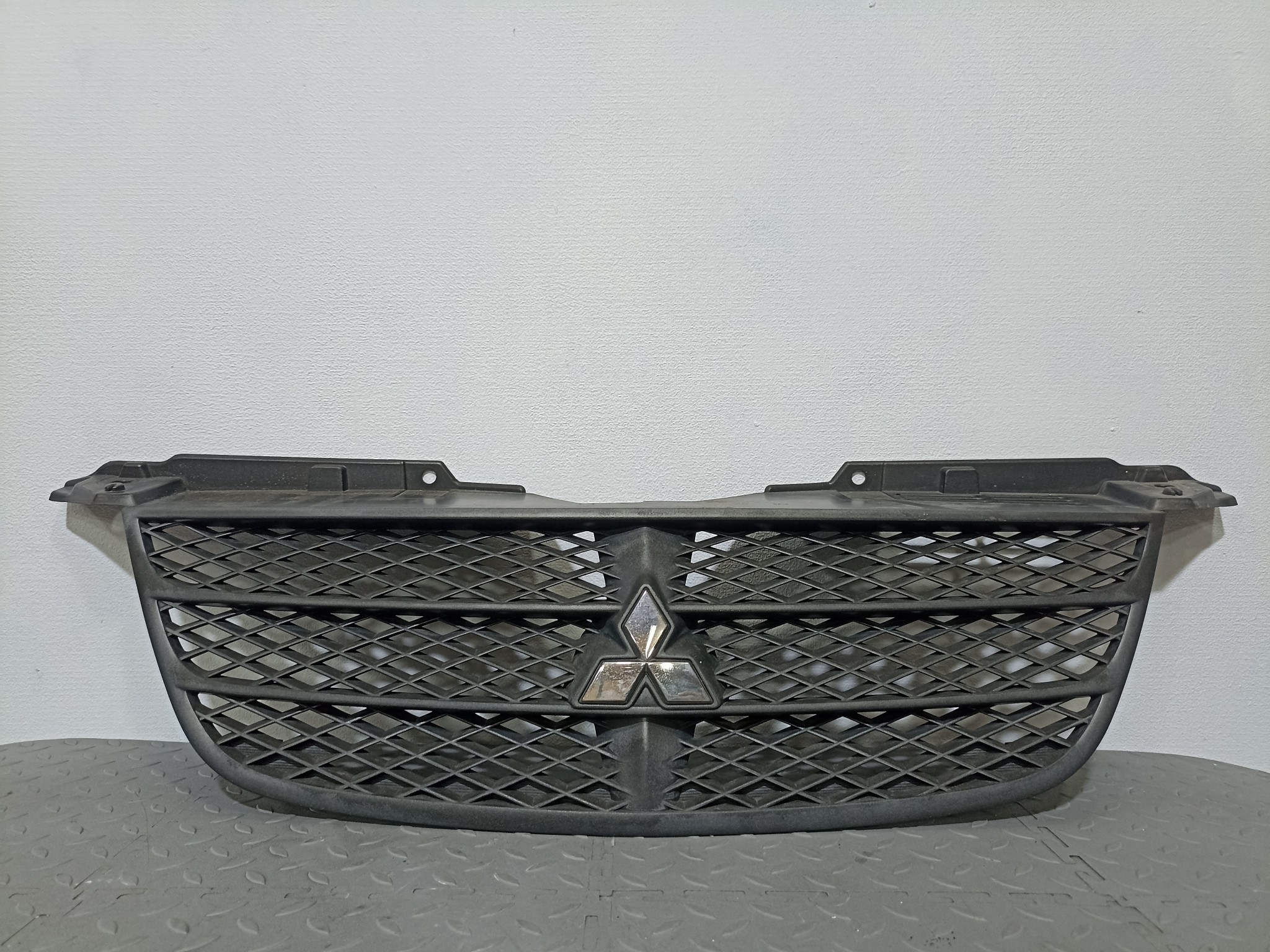 РЕШЕТКА РАДИАТОРА MITSUBISHI FA940Z