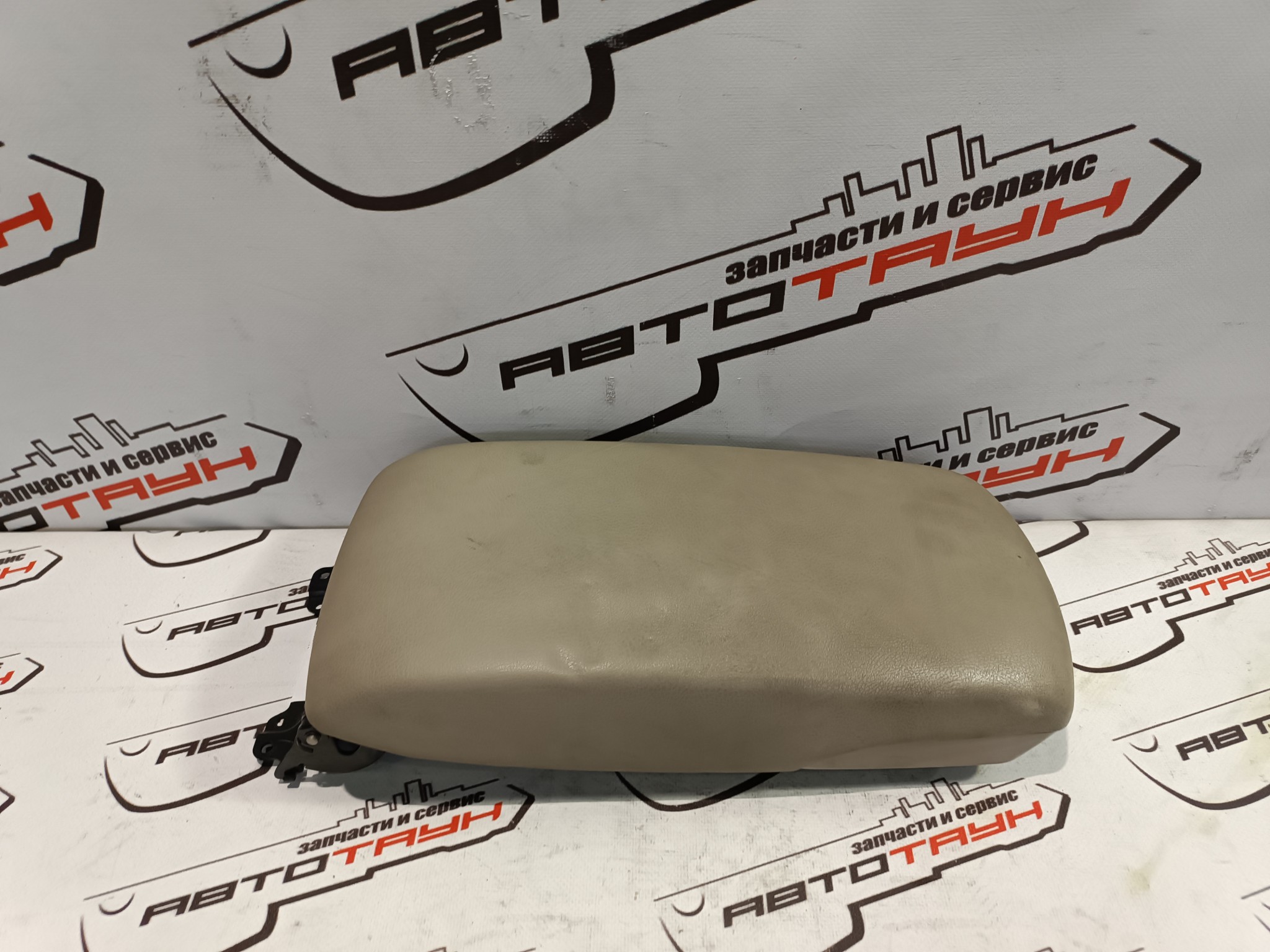 ПОДЛОКОТНИК TOYOTA DAIHATSU 5890533390E0 серый S3581