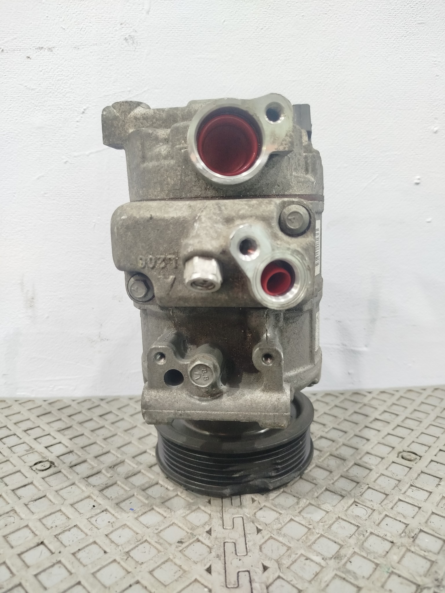 КОМПРЕССОР КОНДИЦИОНЕРА AUDI PORSCHE 4M0816803 KE789Z