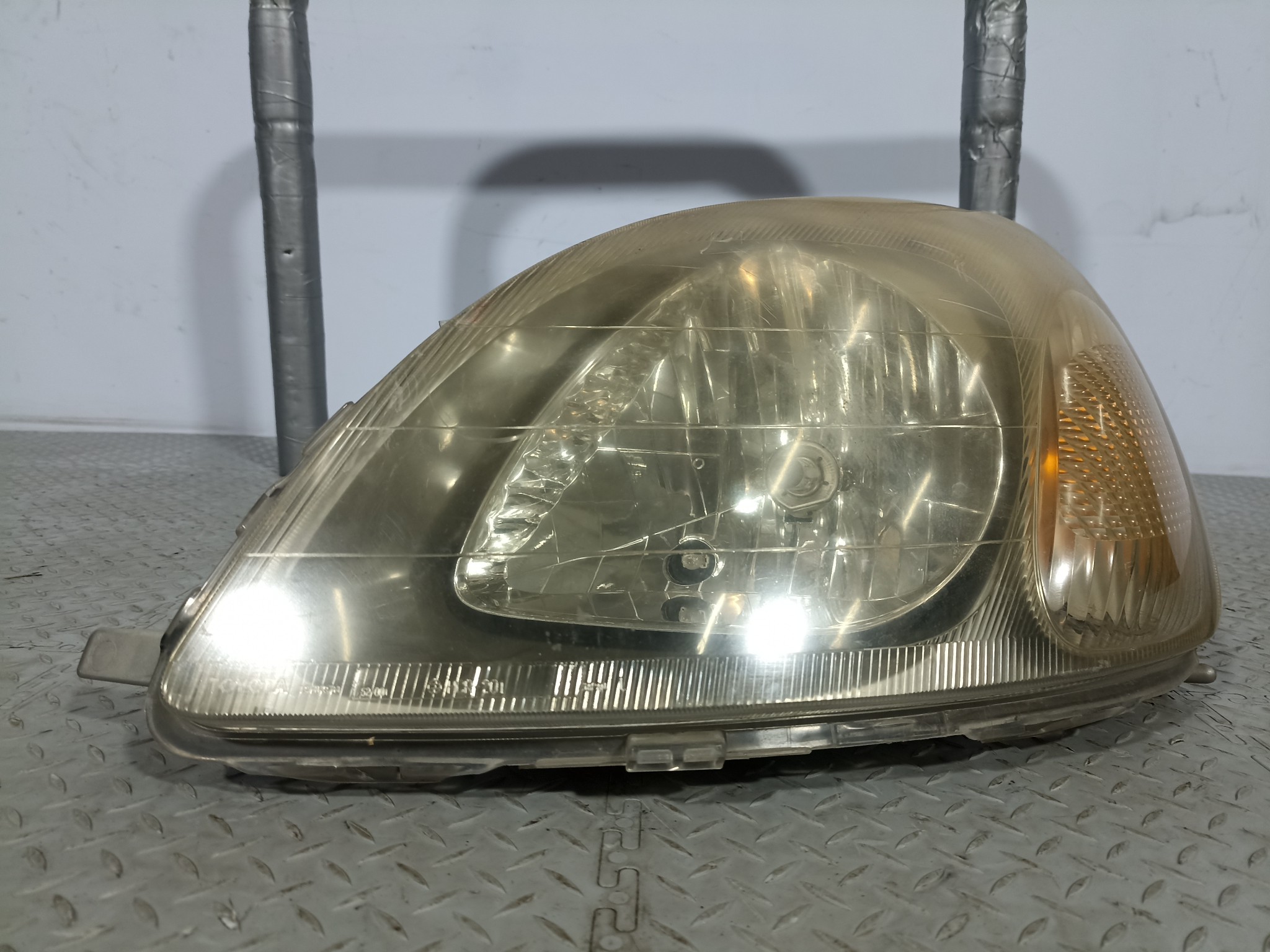 ФАРА TOYOTA ЛЕВАЯ 8115052010  QE225Z
