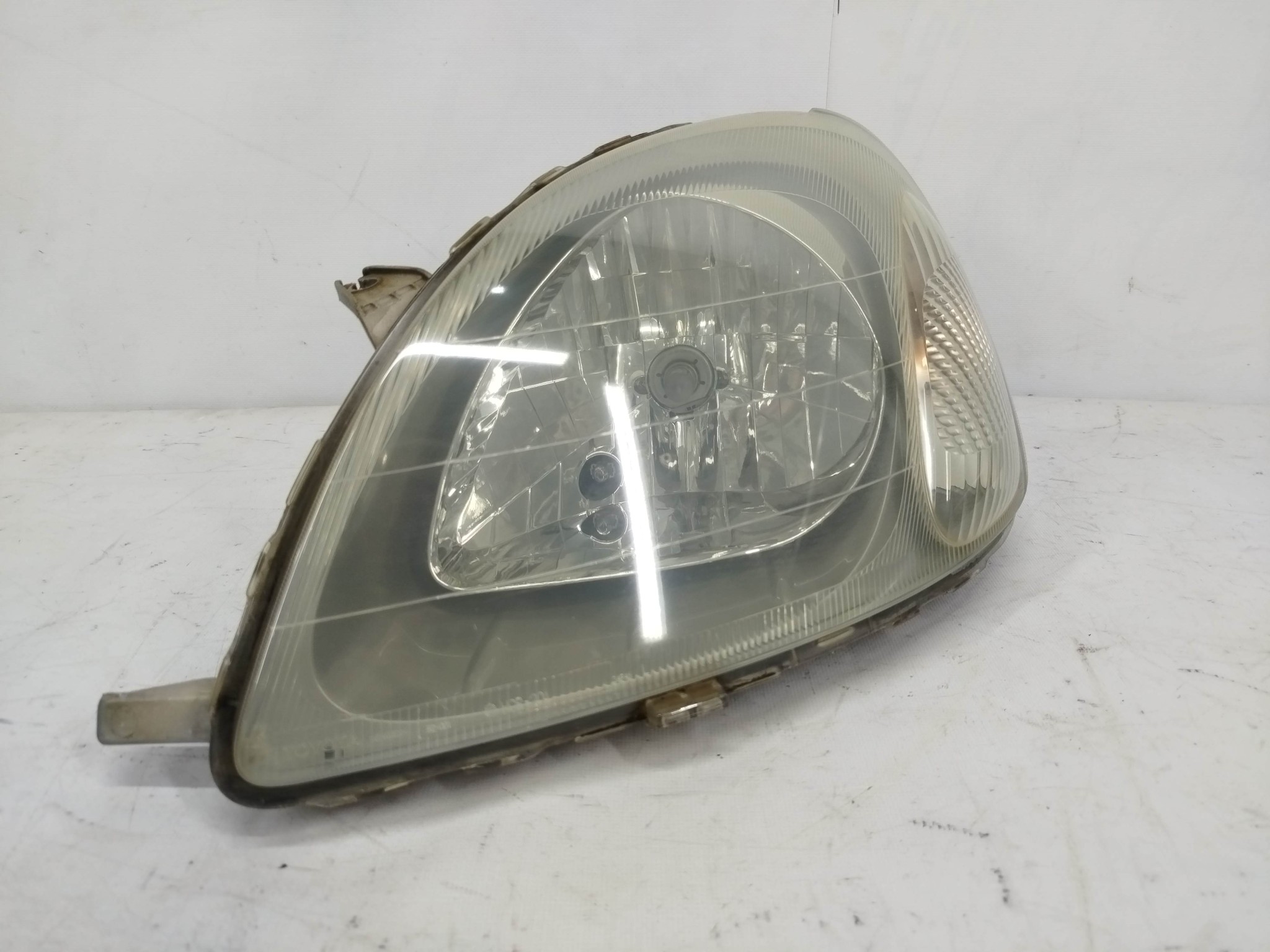 ФАРА TOYOTA ЛЕВАЯ 8115052010  QE202Z