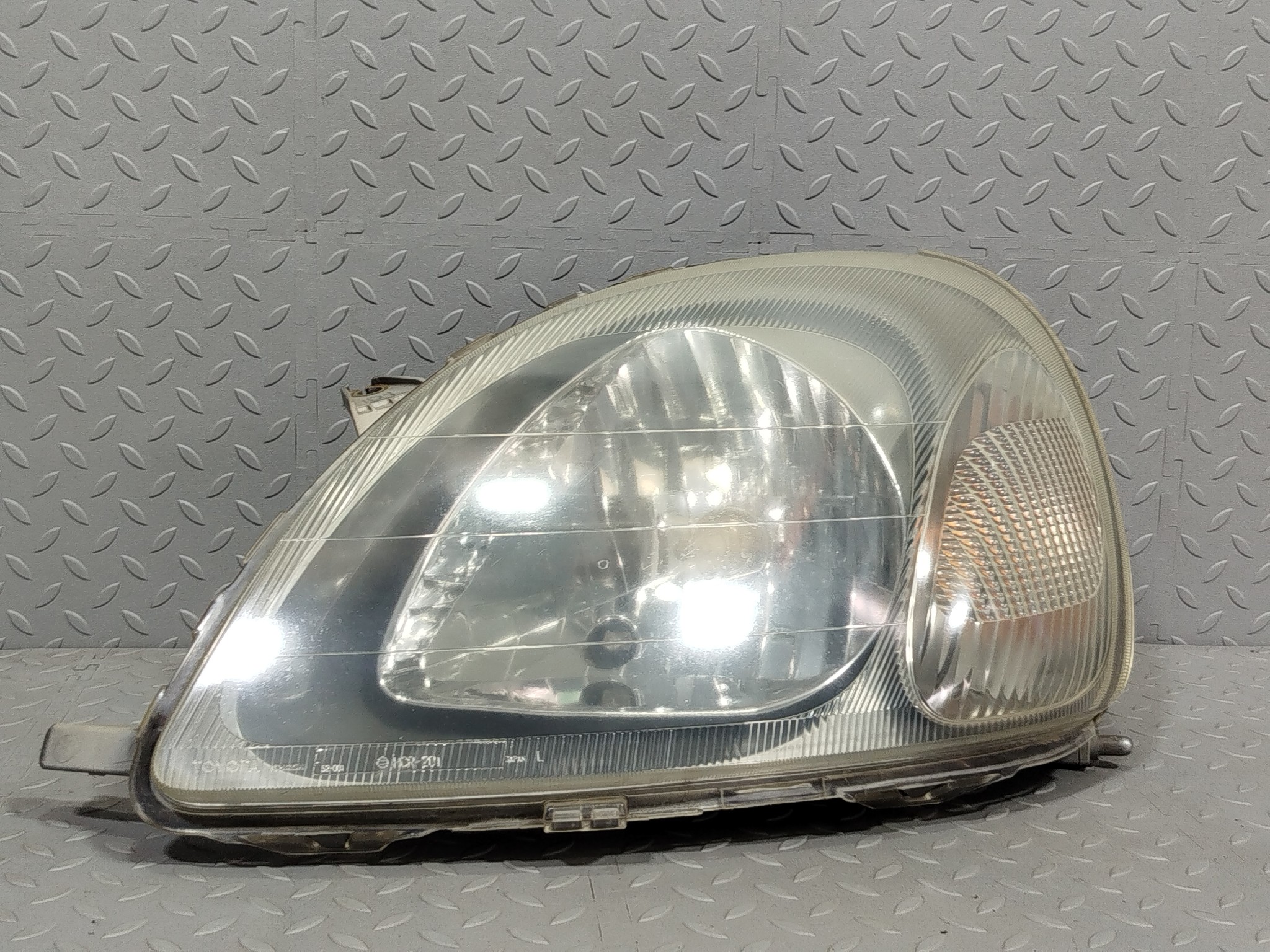 ФАРА TOYOTA ЛЕВАЯ 8115052010  XA7299Z