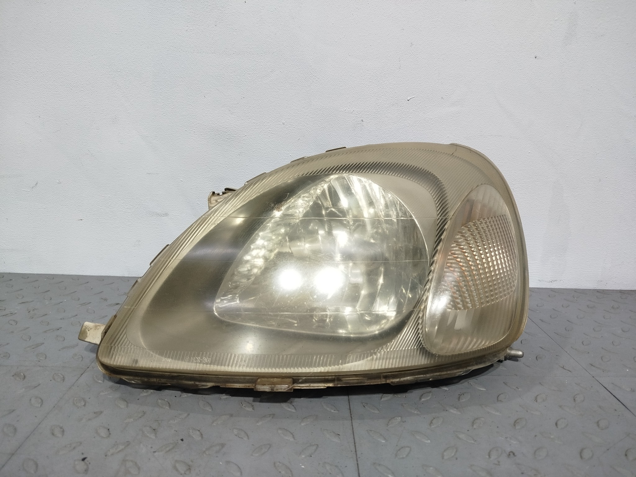 ФАРА TOYOTA ЛЕВАЯ 8115052010  S4028Z