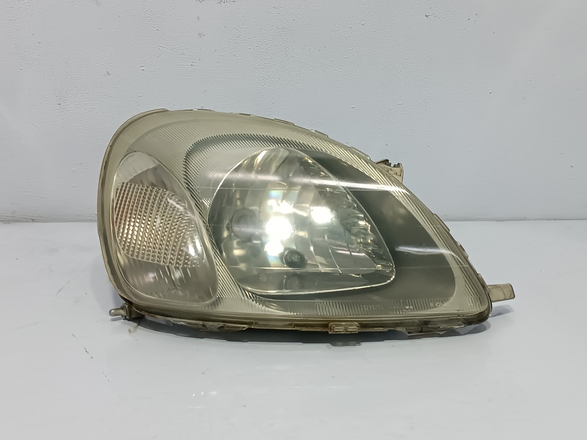 ФАРА TOYOTA ПРАВАЯ 8111052010  S4028Z