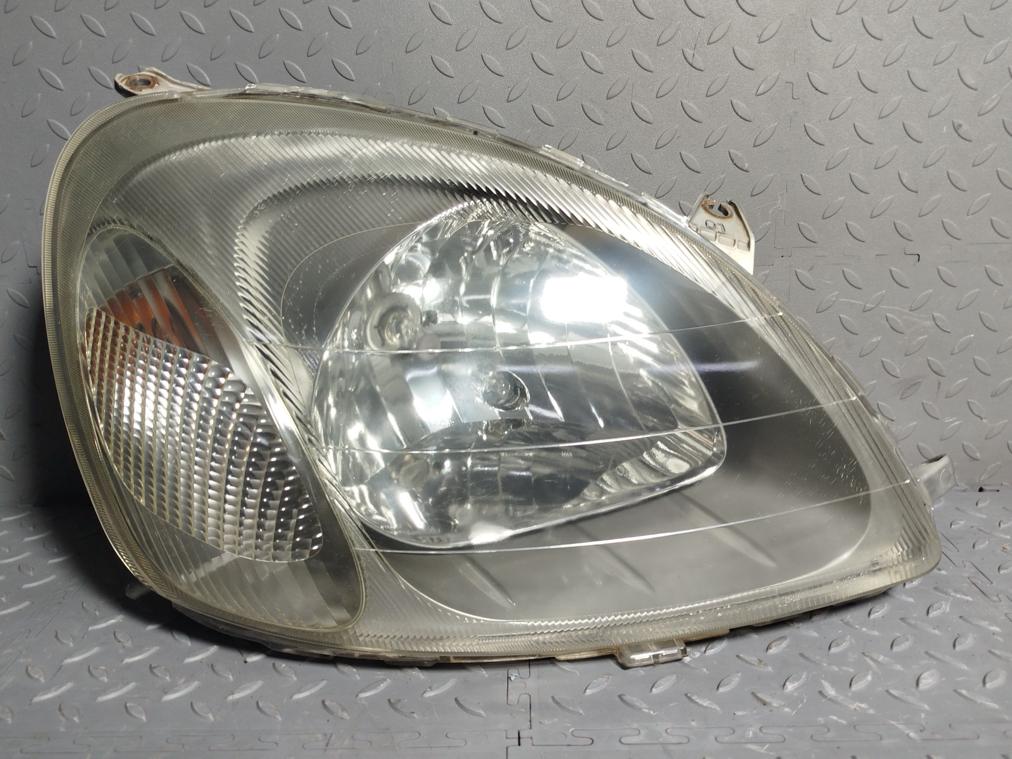 ФАРА TOYOTA ПРАВАЯ 8111052010  KE698