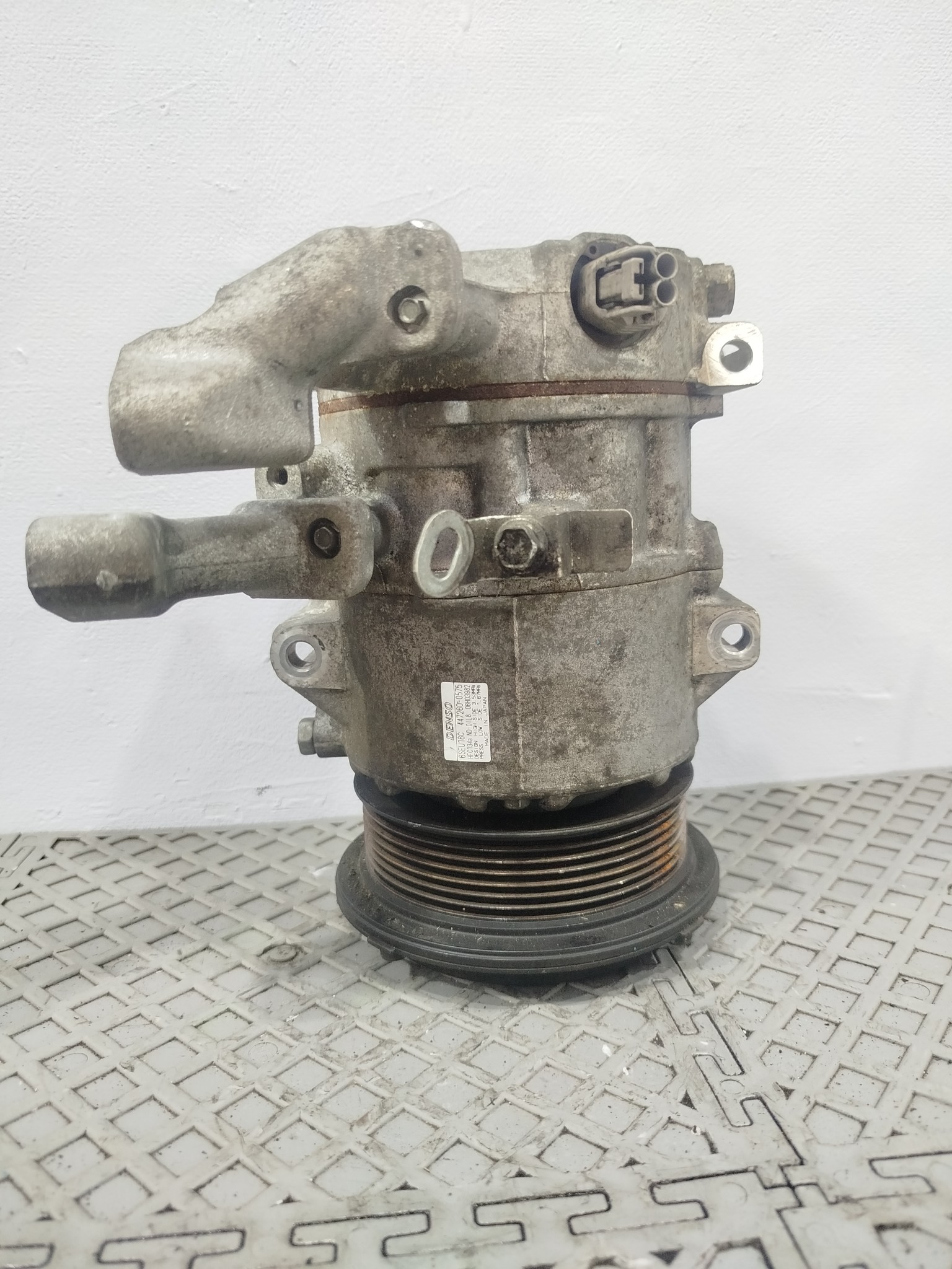 КОМПРЕССОР КОНДИЦИОНЕРА TOYOTA DAIHATSU 8831006240 NA8769Z