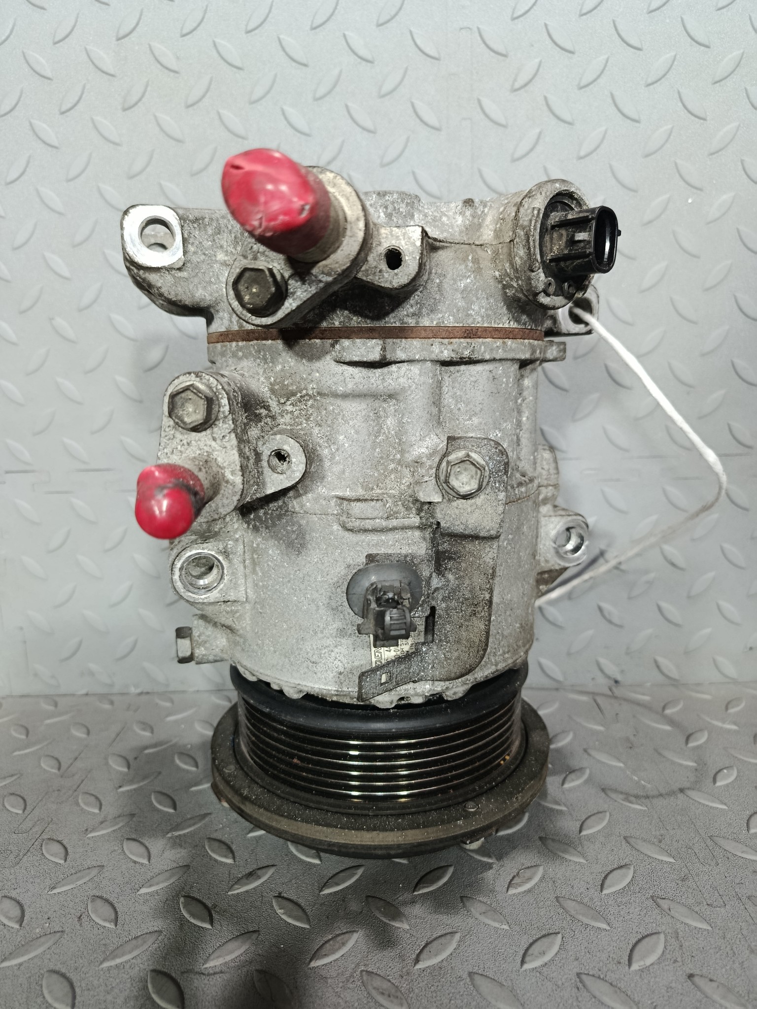 КОМПРЕССОР КОНДИЦИОНЕРА TOYOTA DAIHATSU 8831006240 FA635Z
