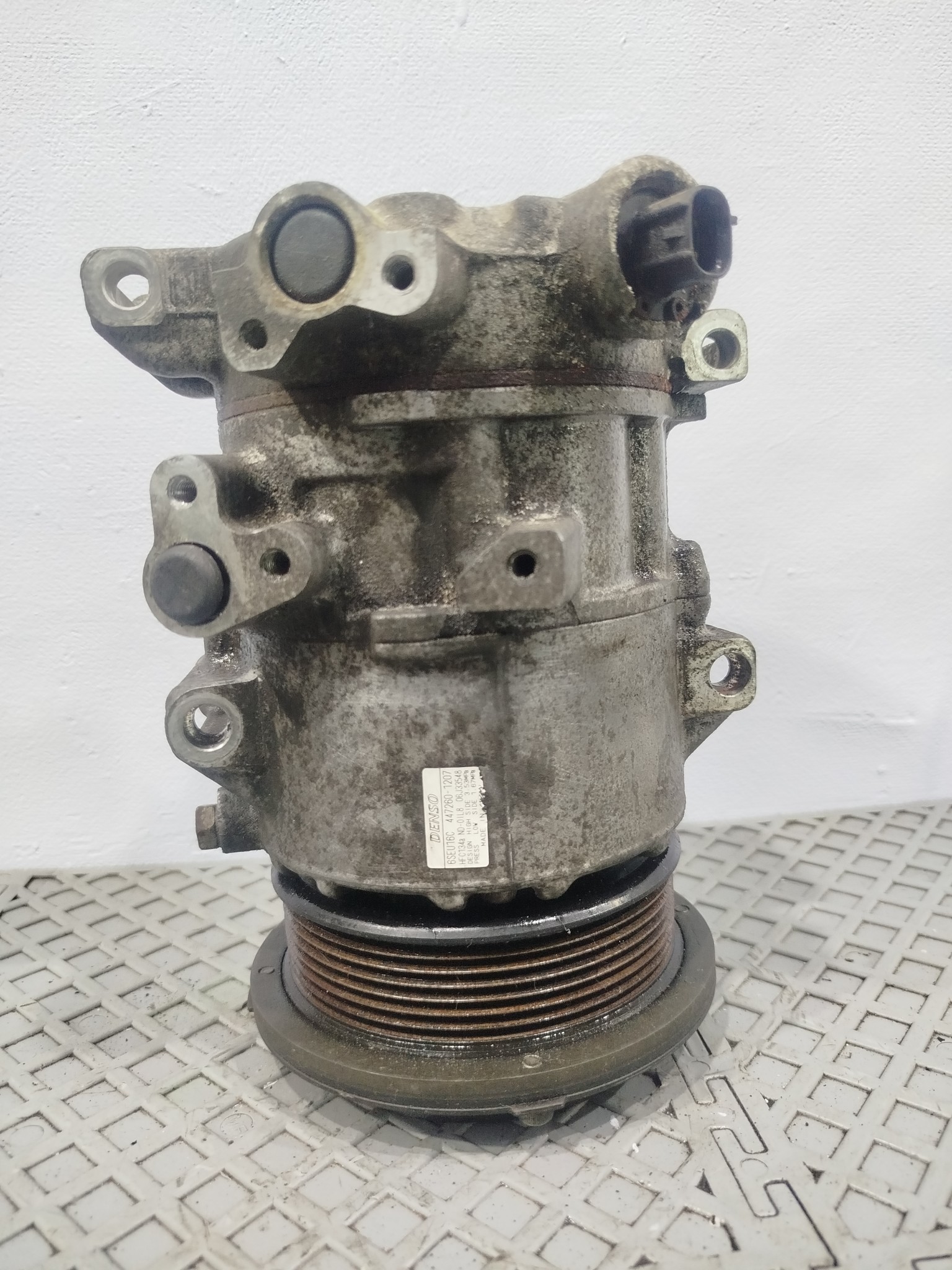 КОМПРЕССОР КОНДИЦИОНЕРА TOYOTA DAIHATSU 8831006240 XE356Z