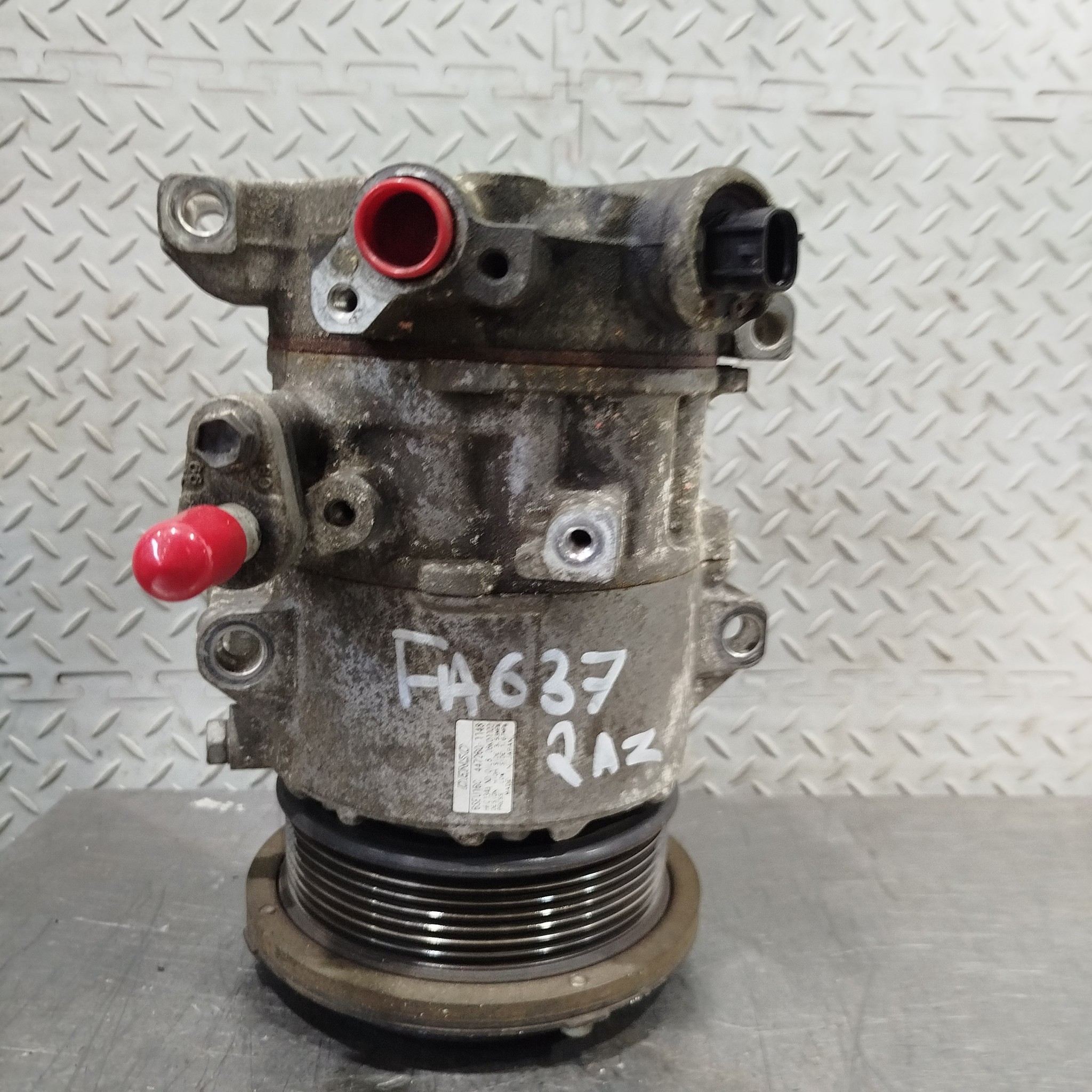 КОМПРЕССОР КОНДИЦИОНЕРА TOYOTA DAIHATSU 8831006240 FA637Z