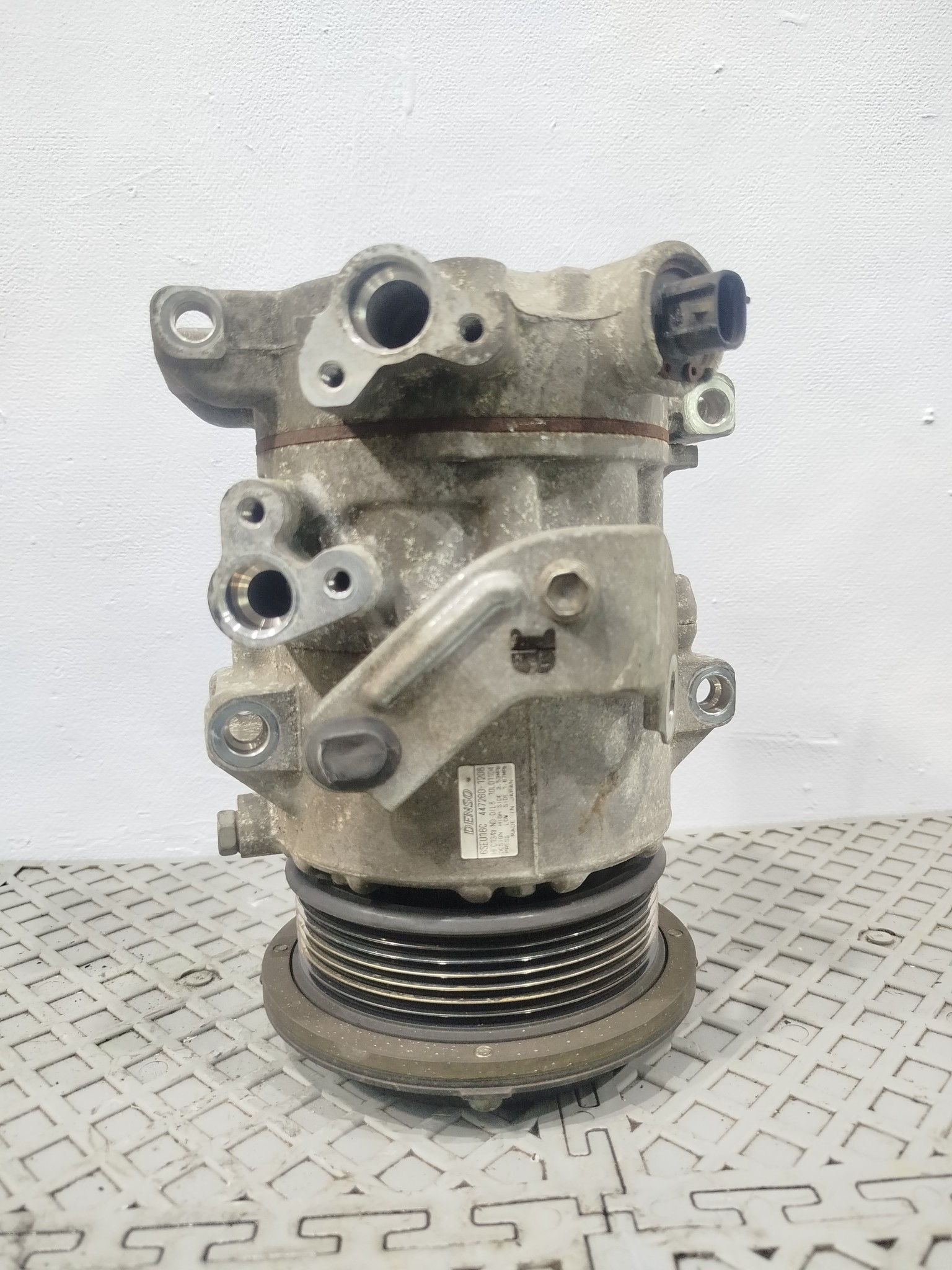 КОМПРЕССОР КОНДИЦИОНЕРА TOYOTA DAIHATSU 8831006240 FA513Z